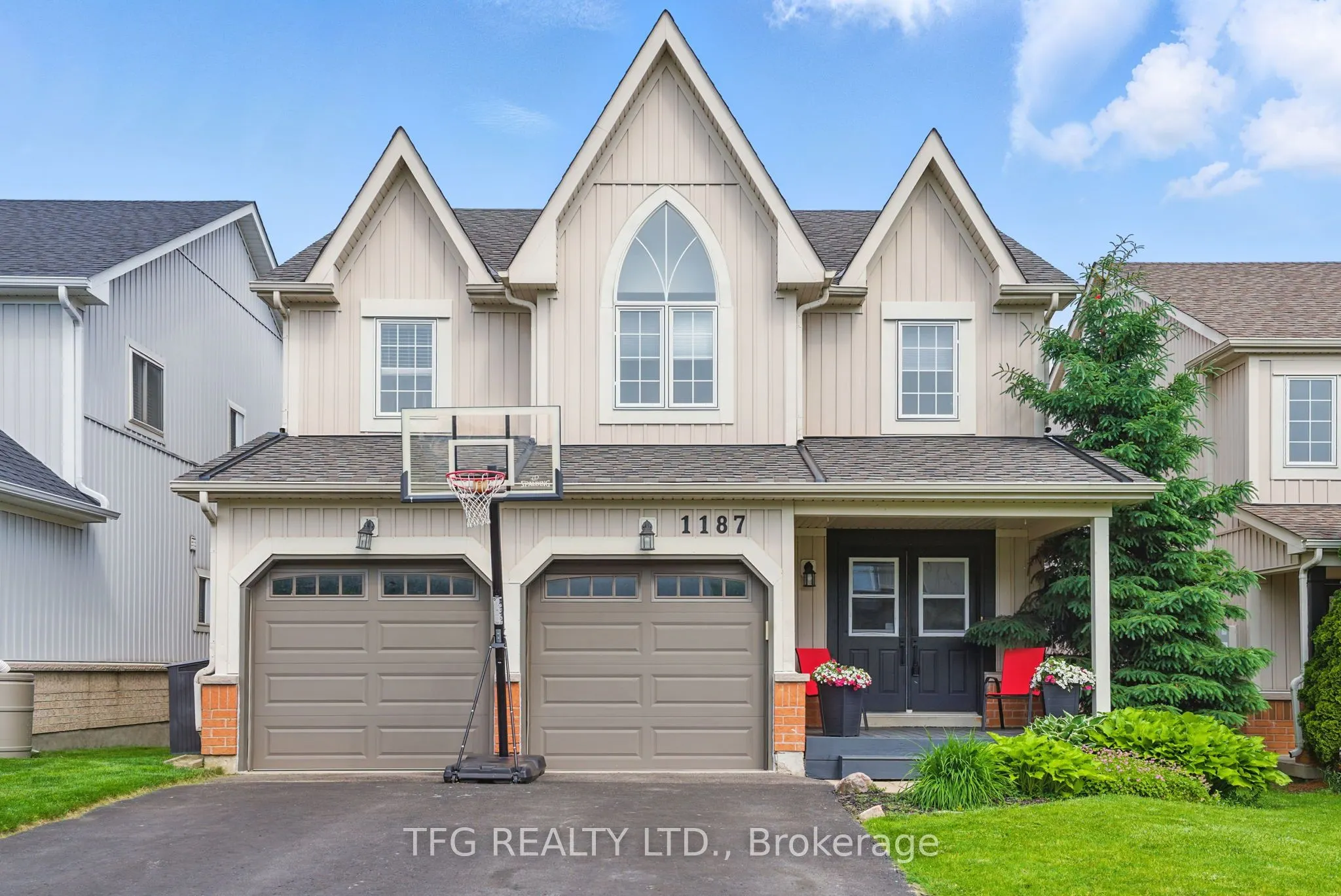 1187 Ashgrove Crescent