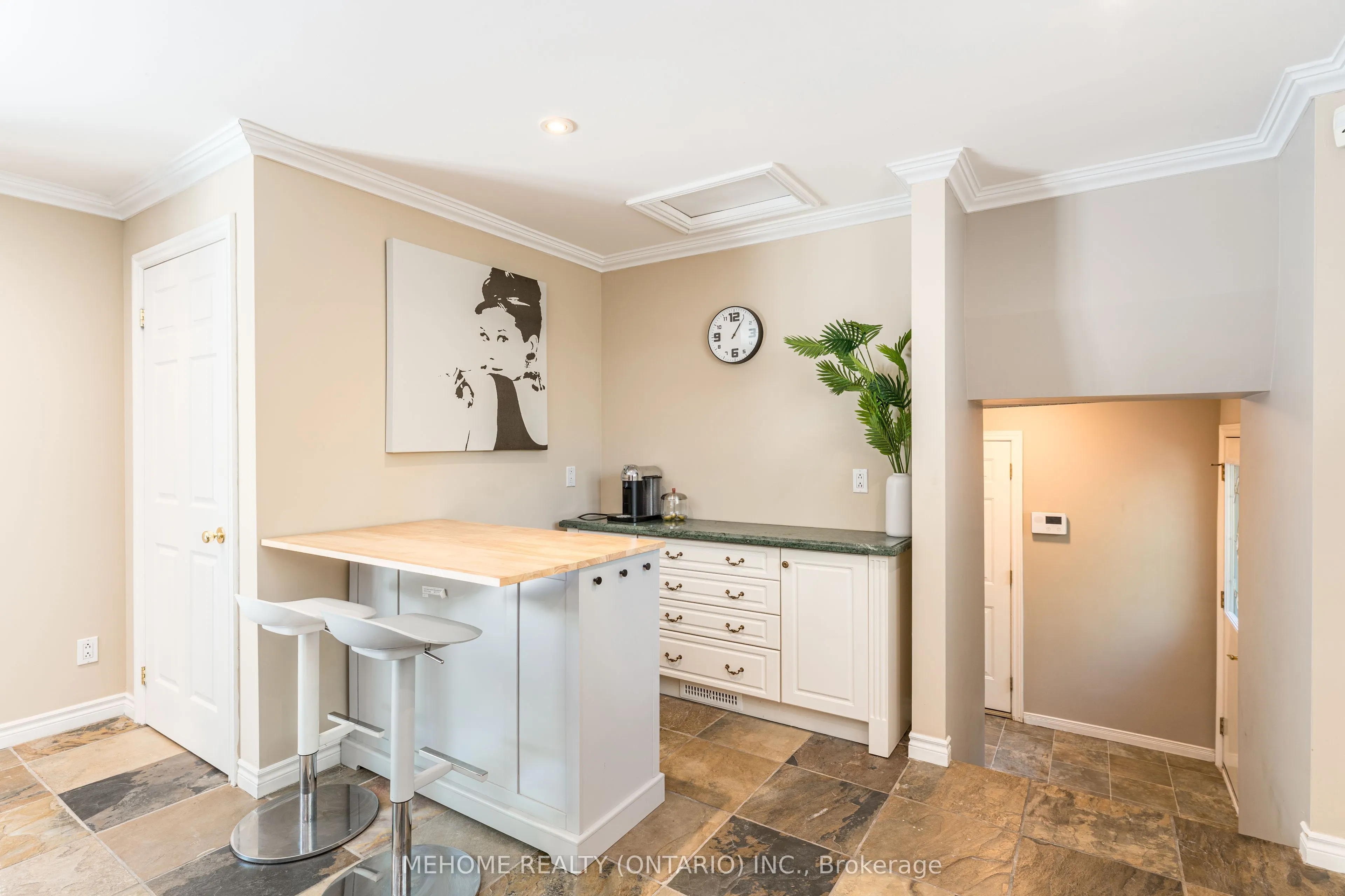 16 Abbottswood Road