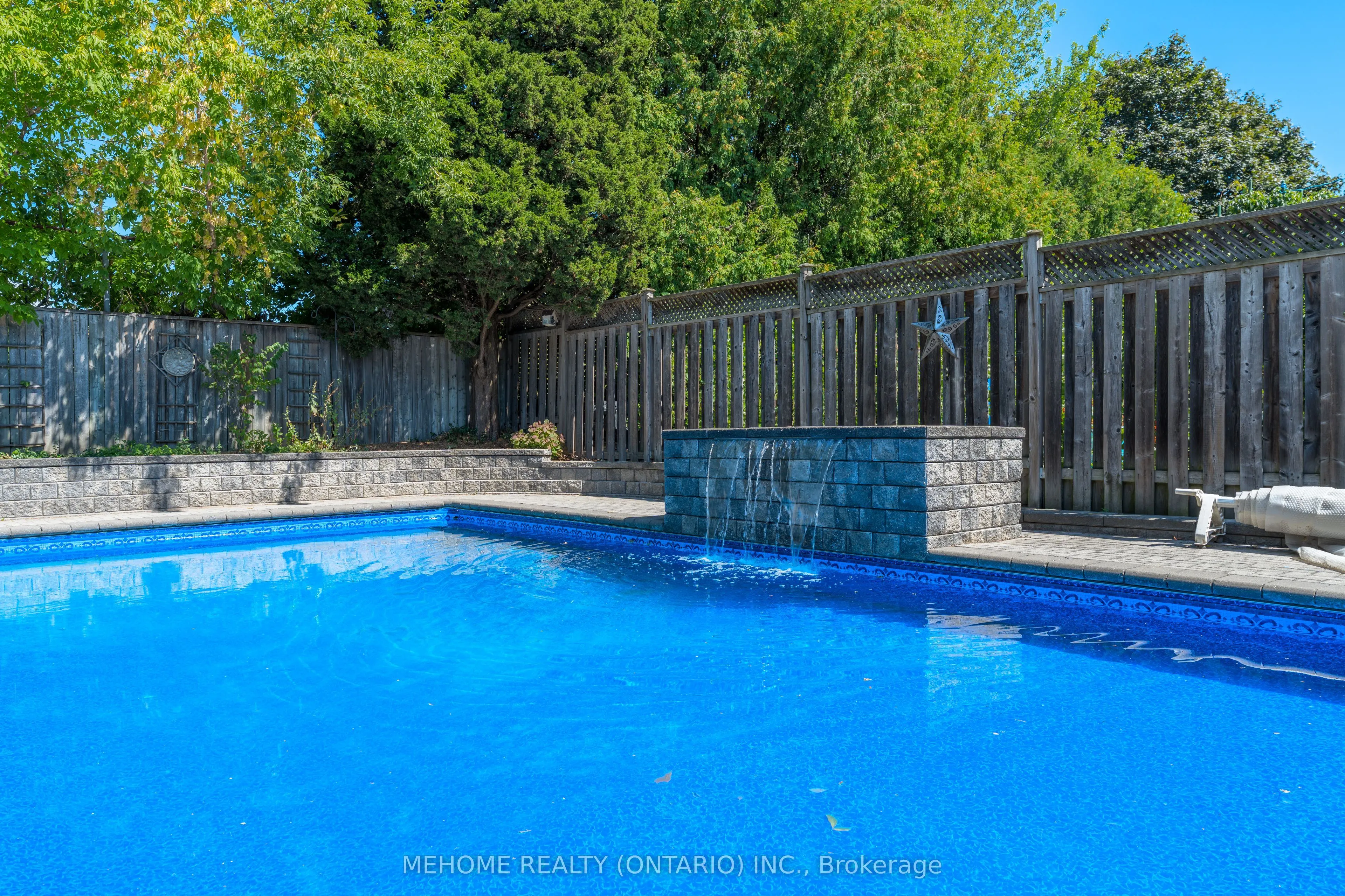 16 Abbottswood Road