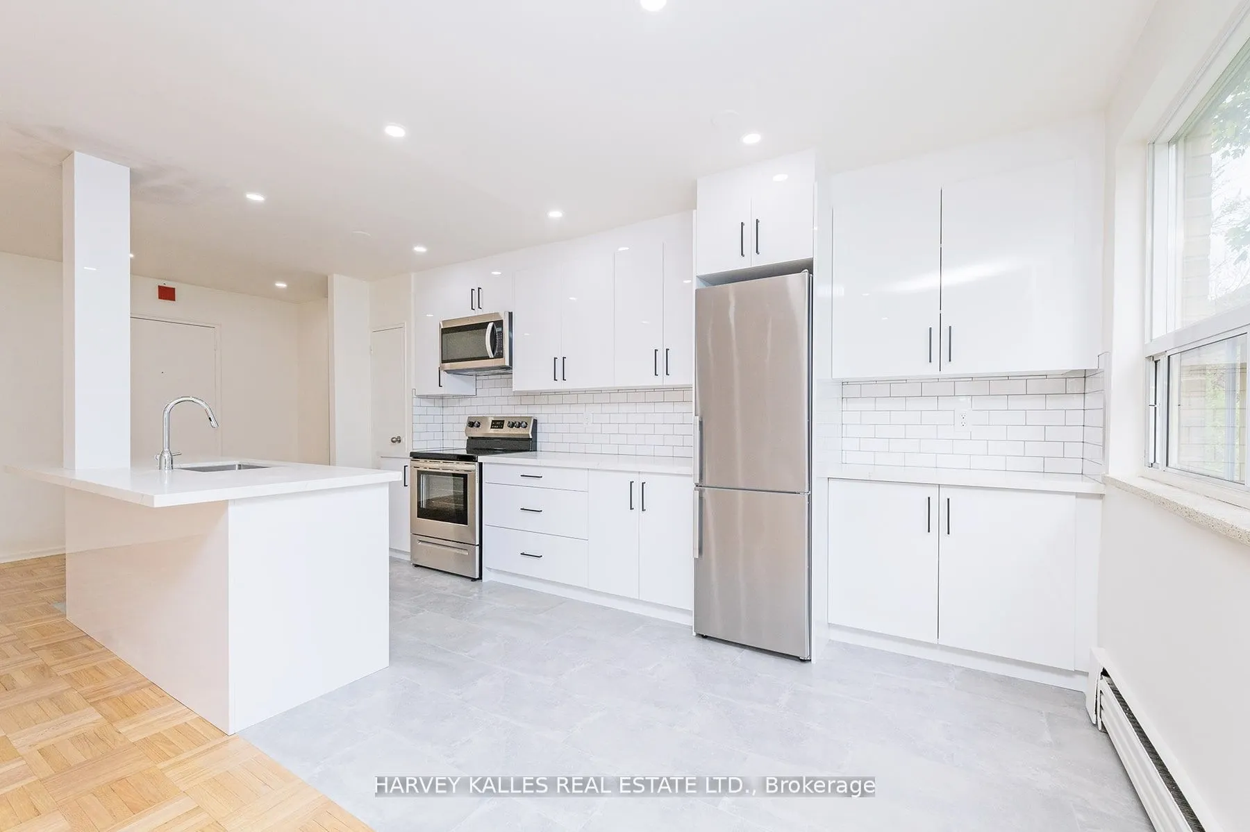 1751 Victoria Park Avenue, #405