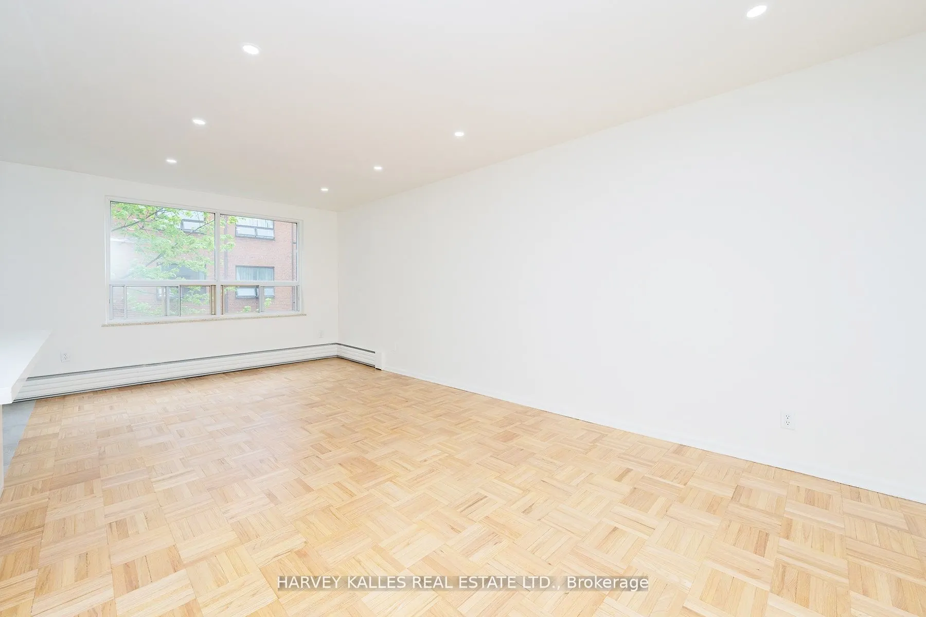1751 Victoria Park Avenue, #405