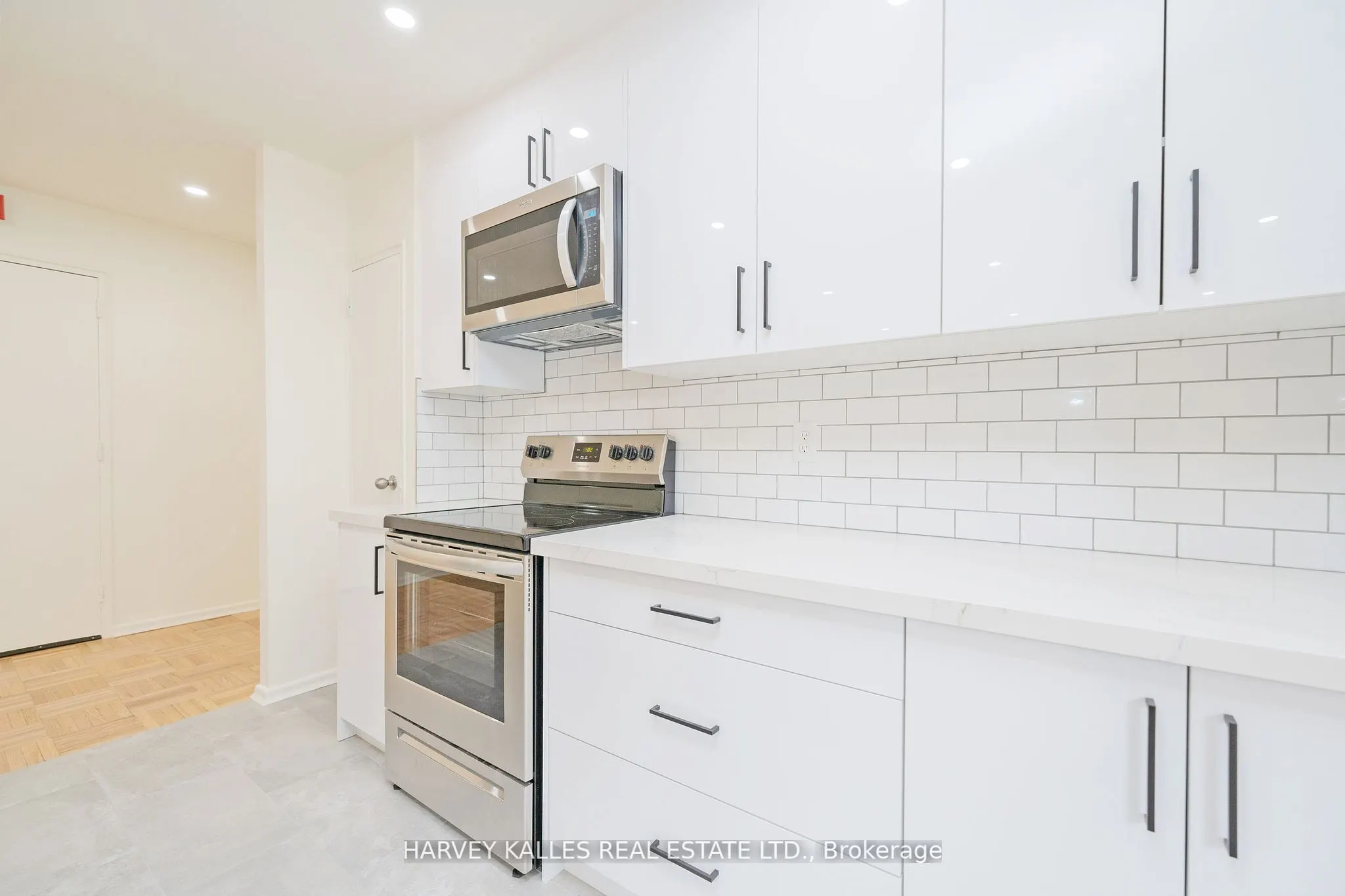 1751 Victoria Park Avenue, #405