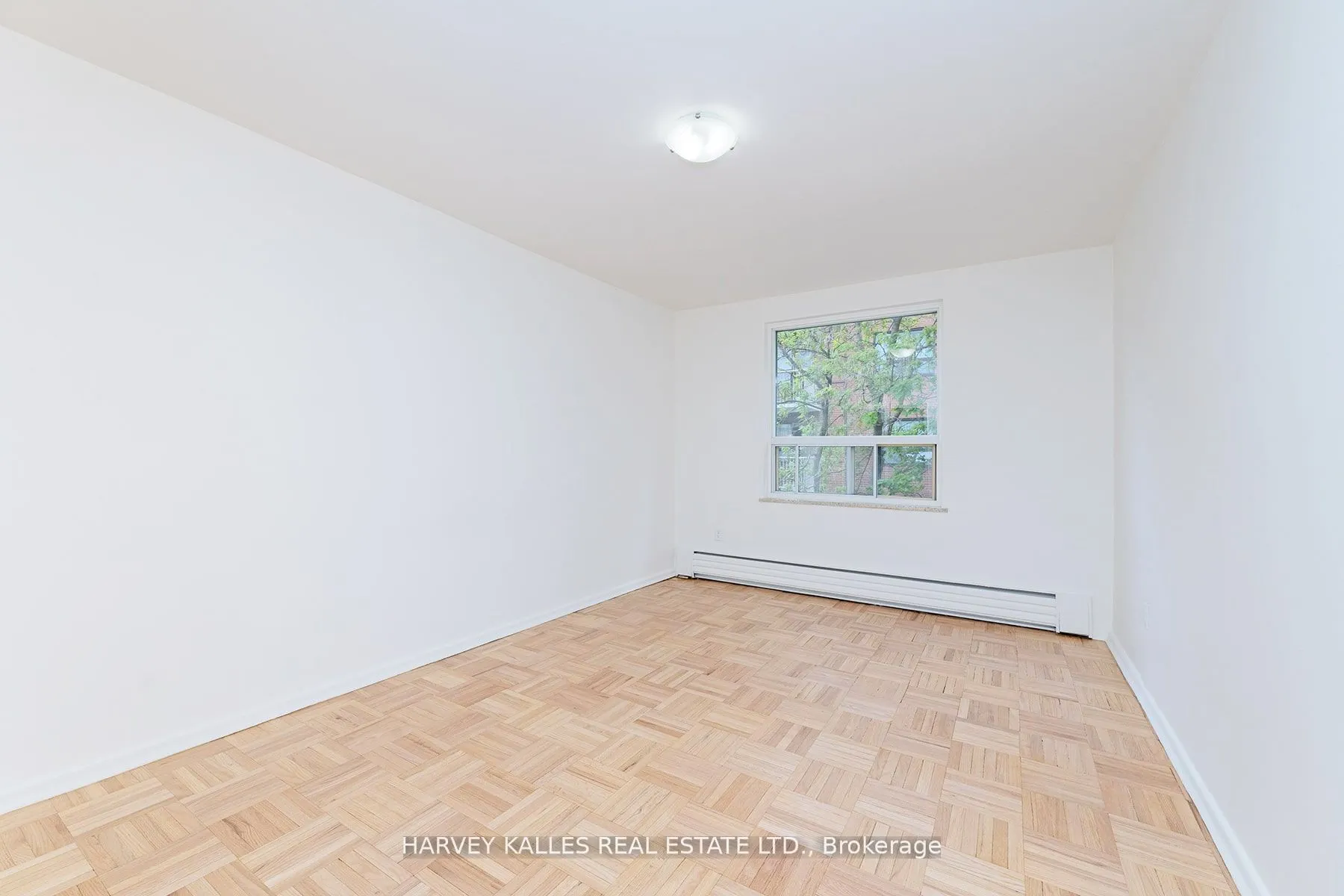 1751 Victoria Park Avenue, #405
