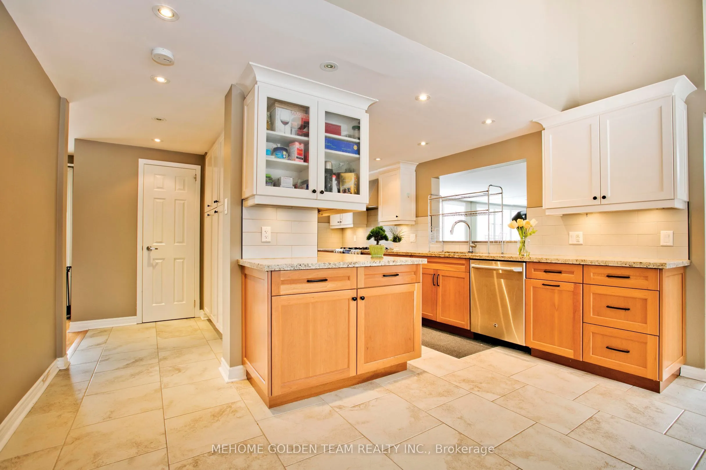 1546 Willowside Court