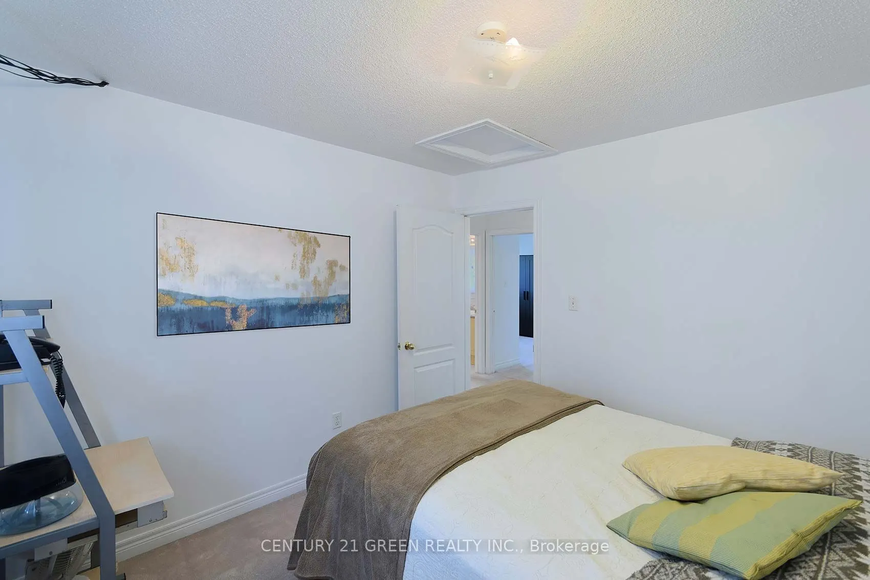 8 Lampman Drive
