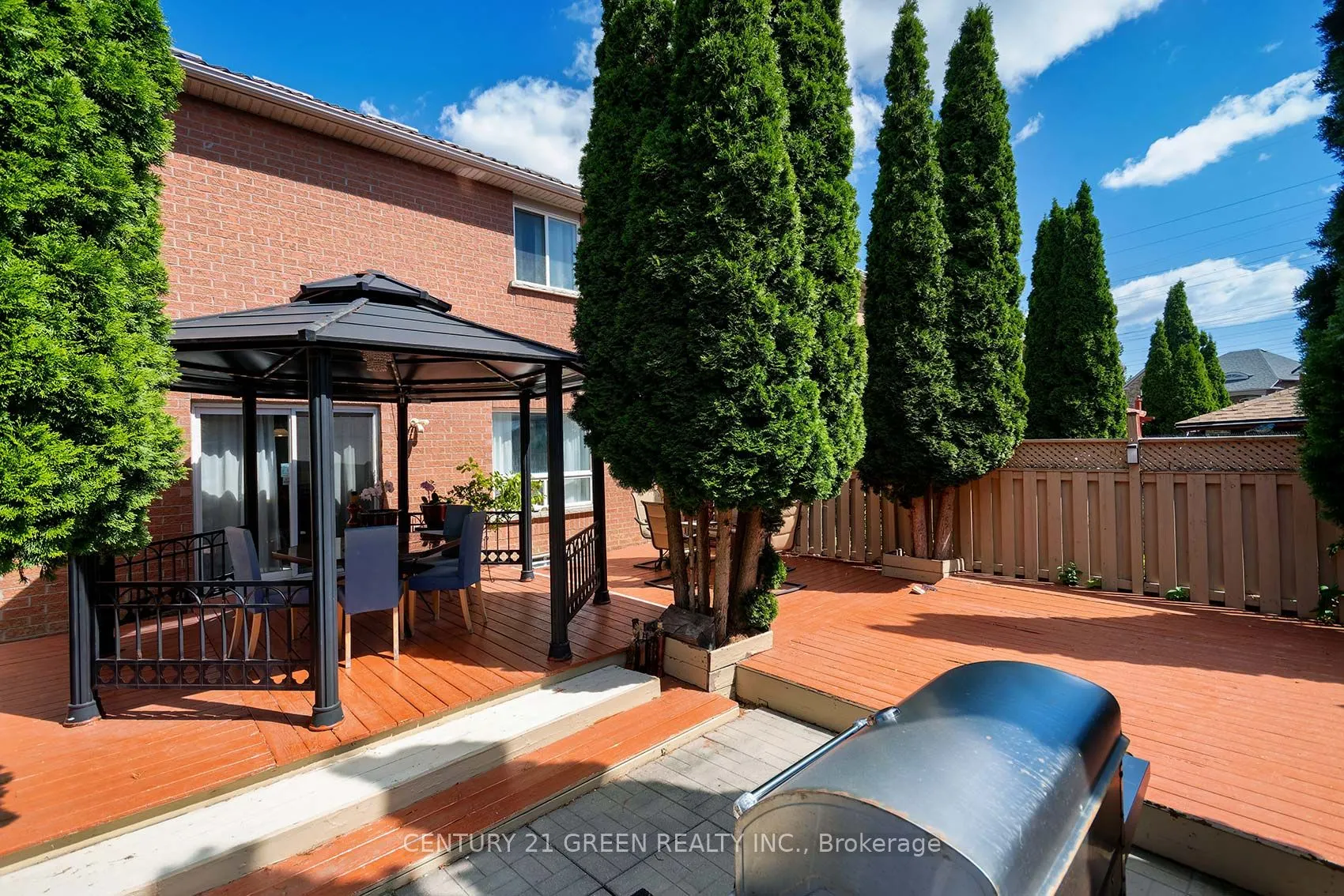 8 Lampman Drive