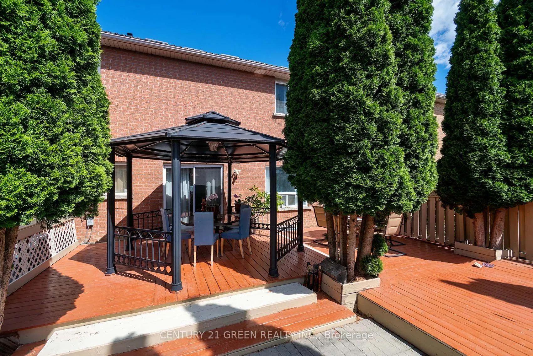 8 Lampman Drive