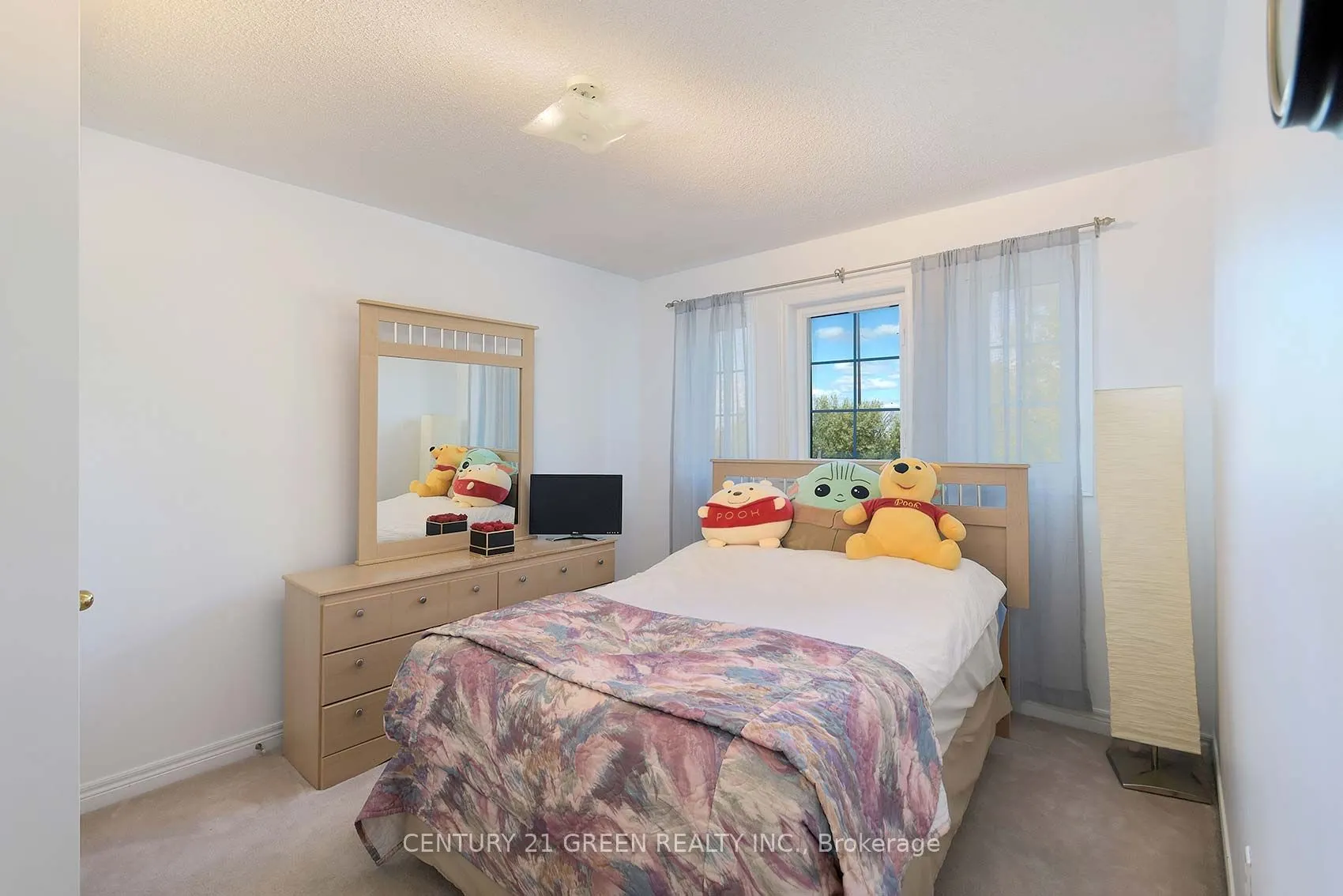 8 Lampman Drive