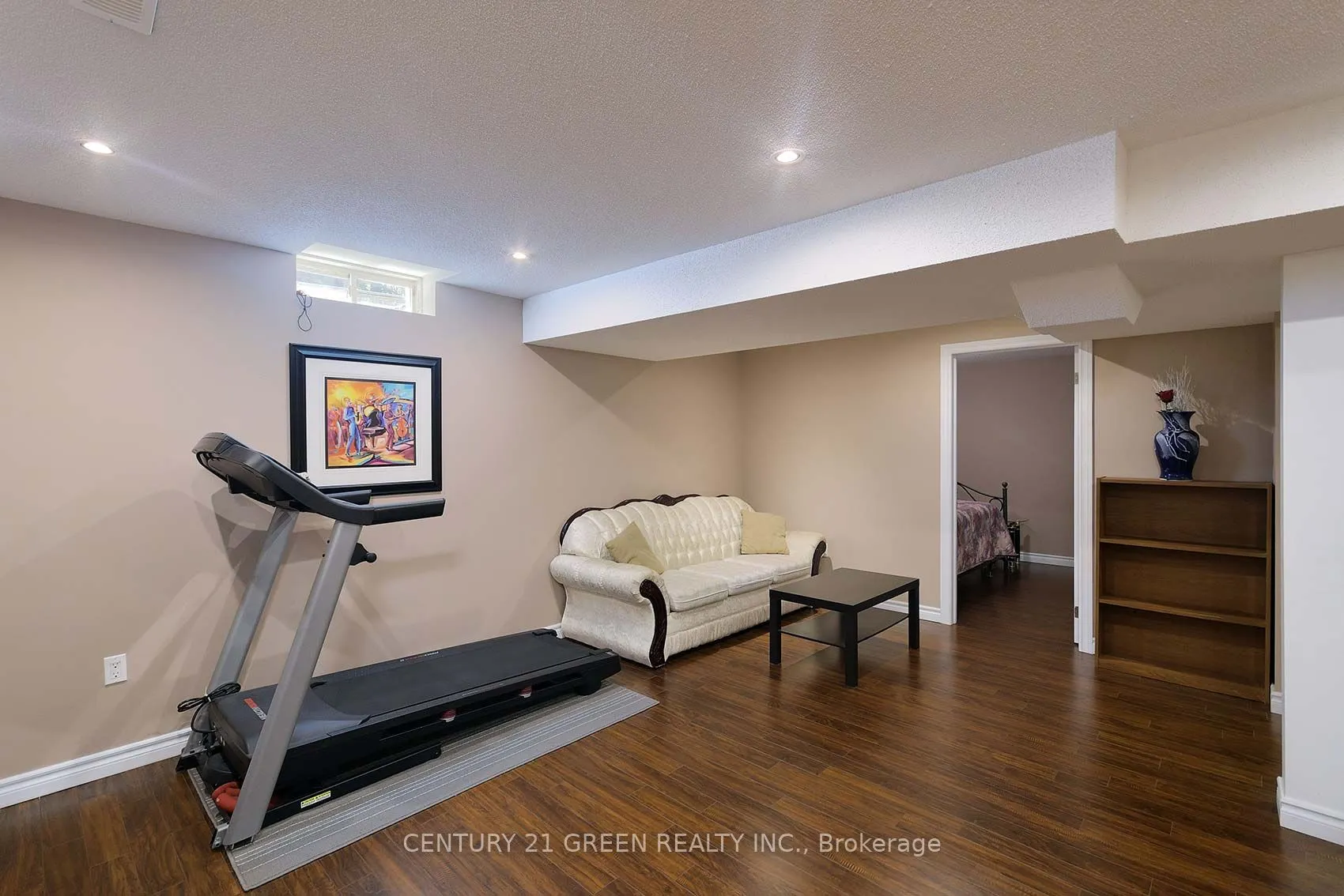 8 Lampman Drive