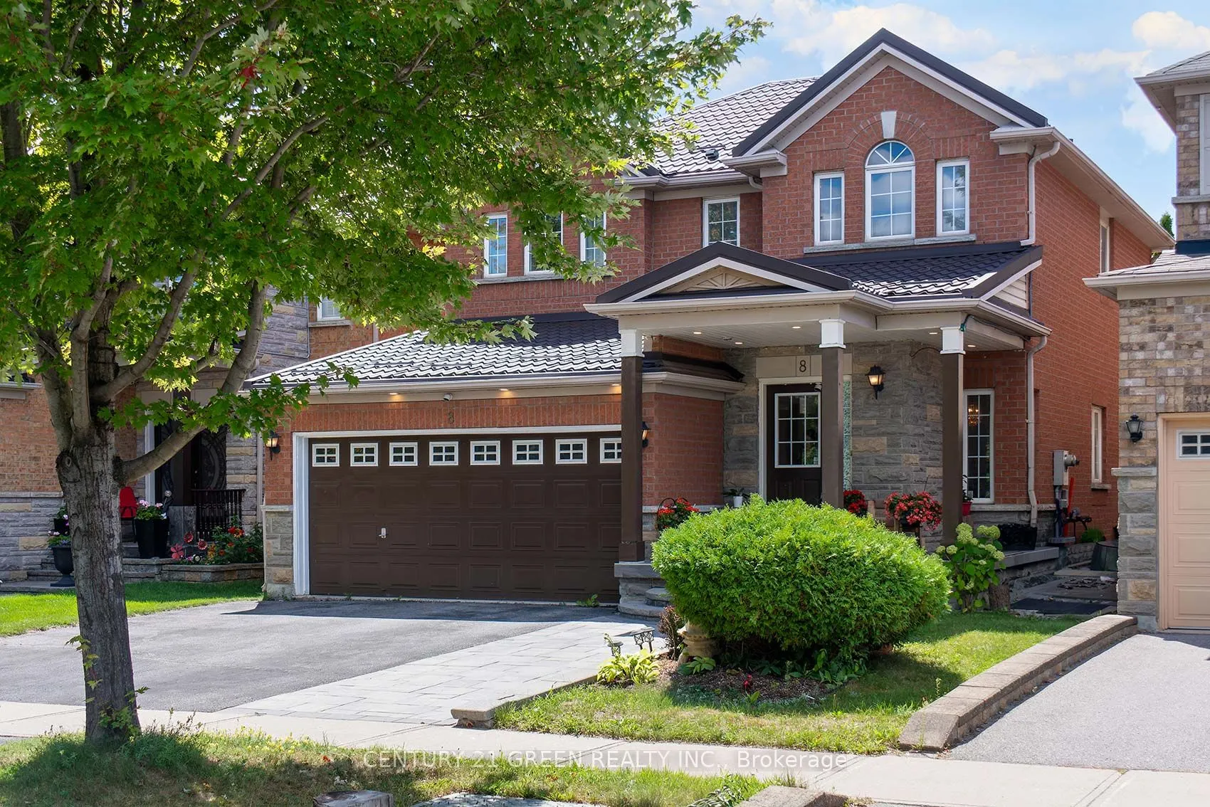 8 Lampman Drive