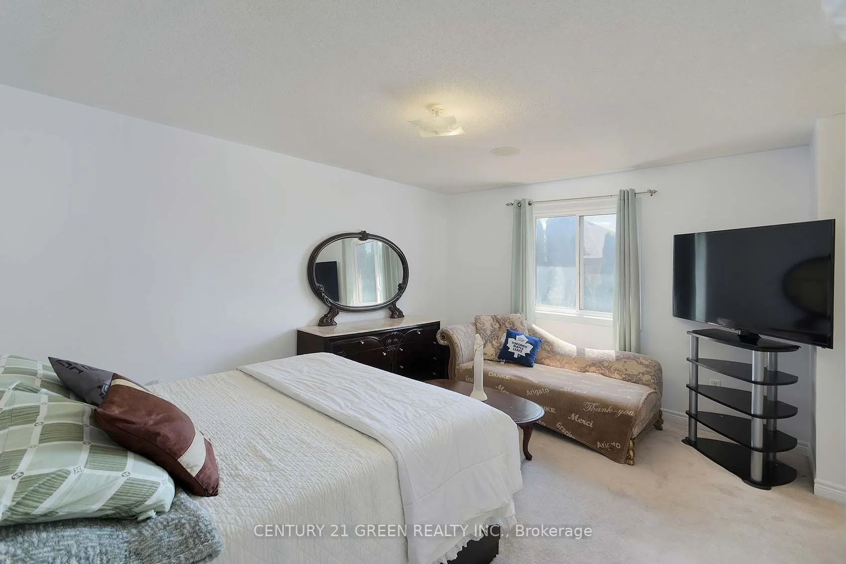8 Lampman Drive