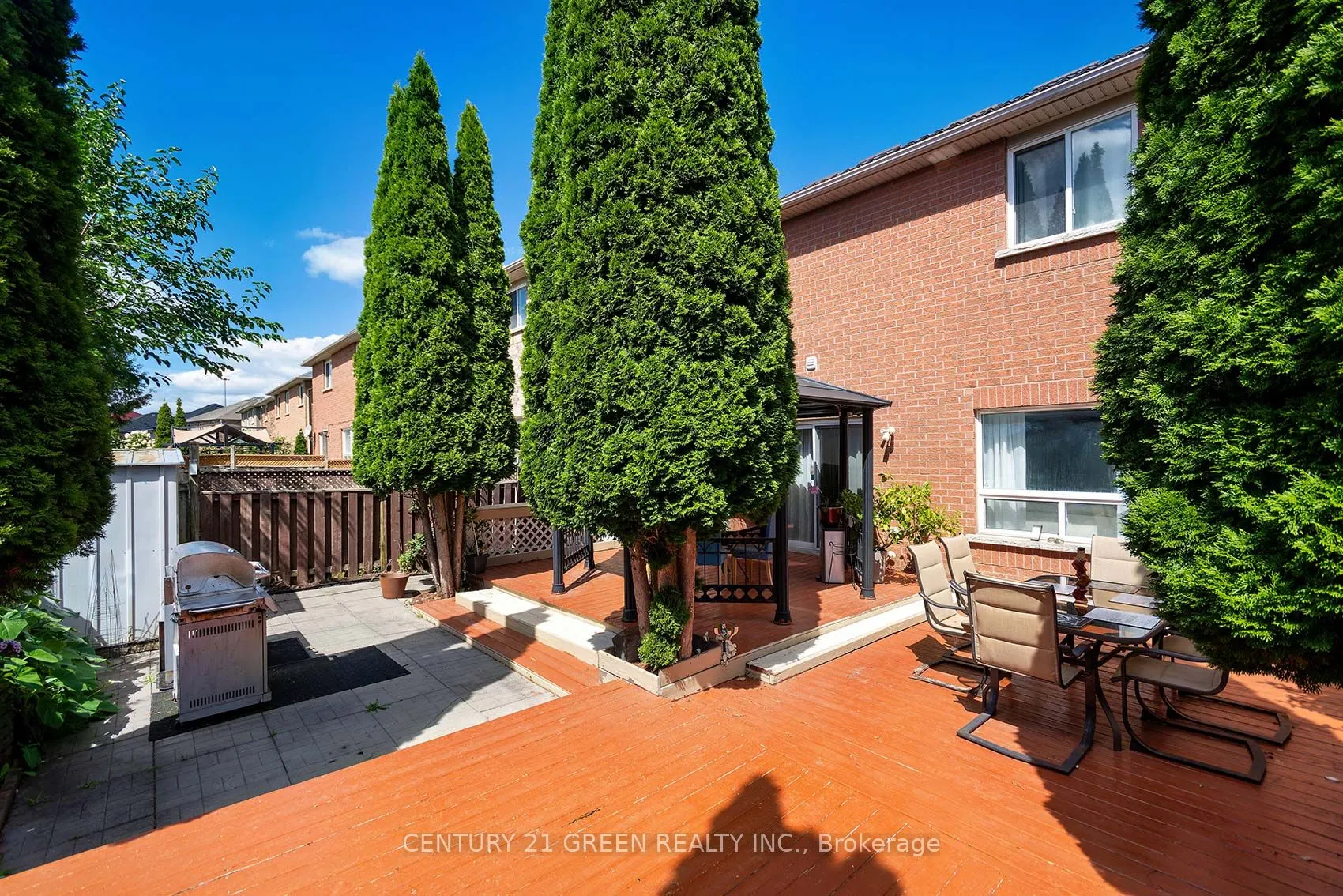8 Lampman Drive