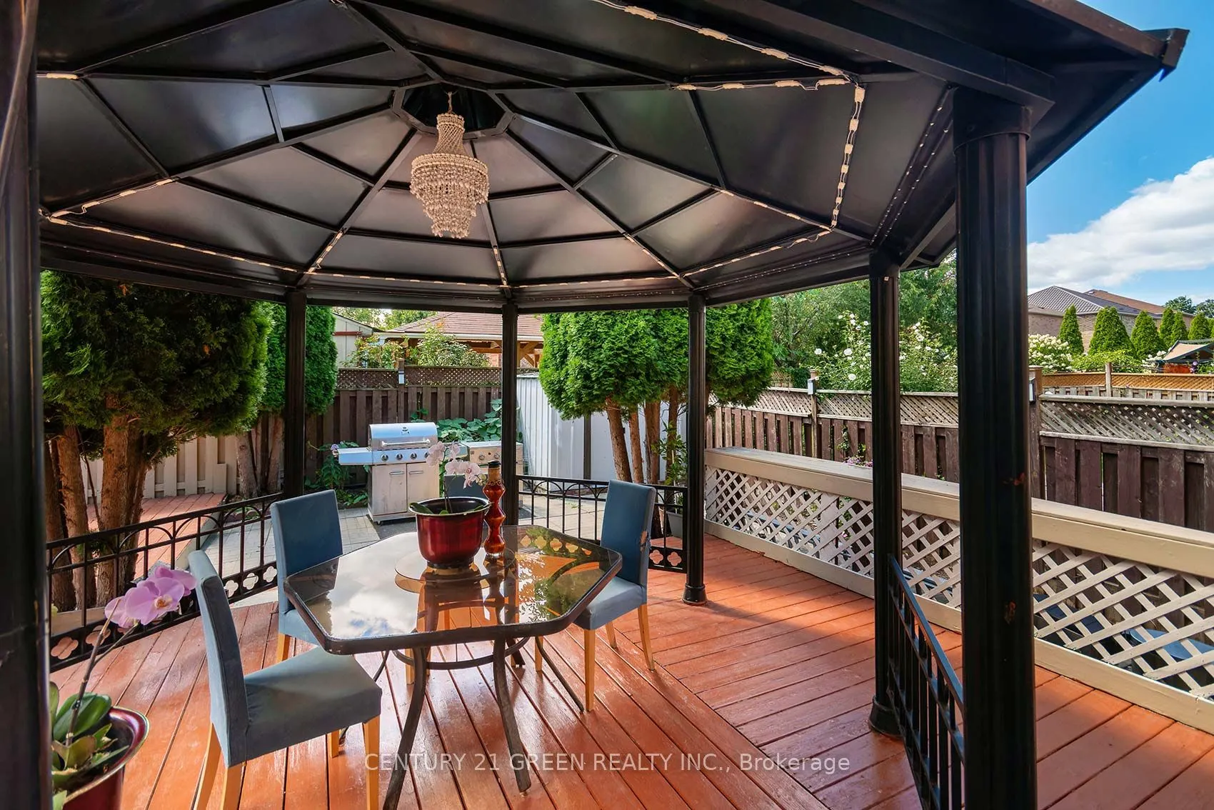 8 Lampman Drive