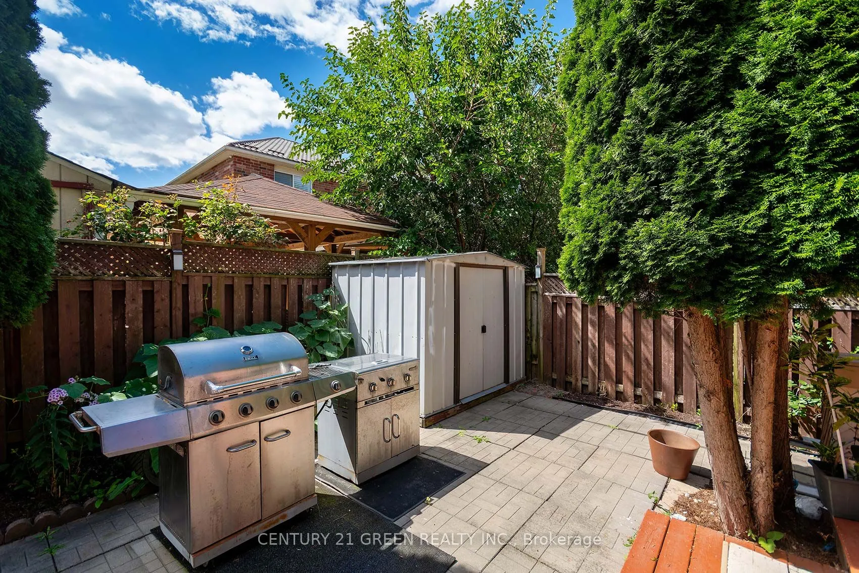 8 Lampman Drive