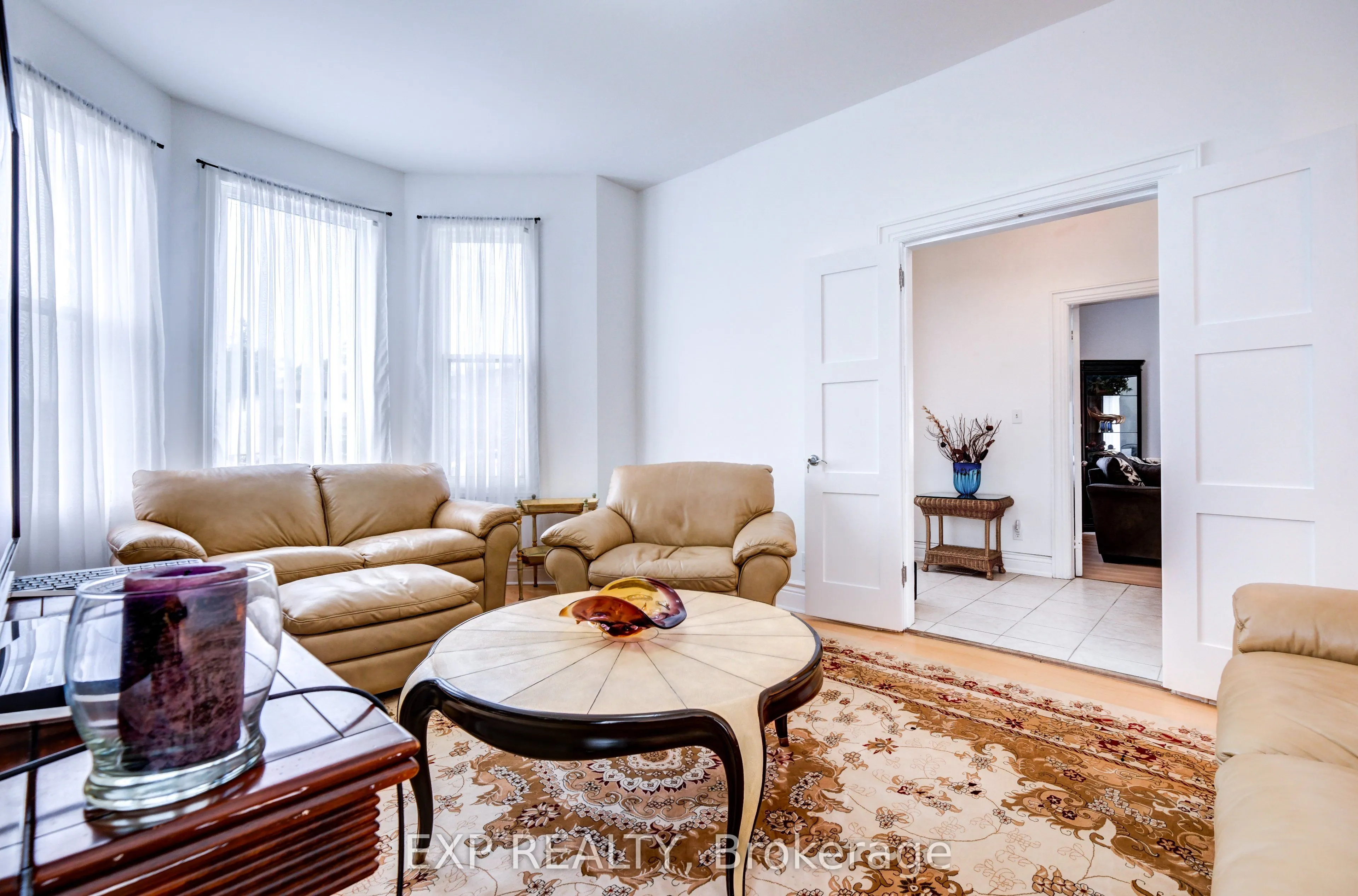 853 Simcoe Street S