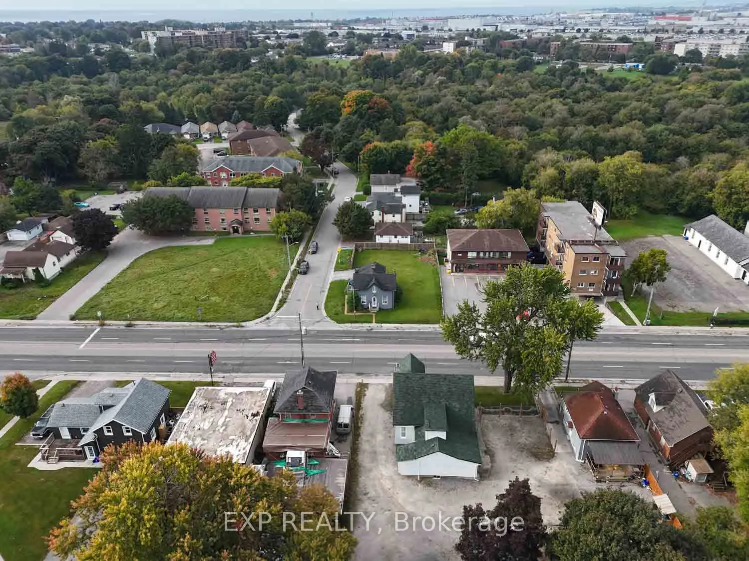 853 Simcoe Street S