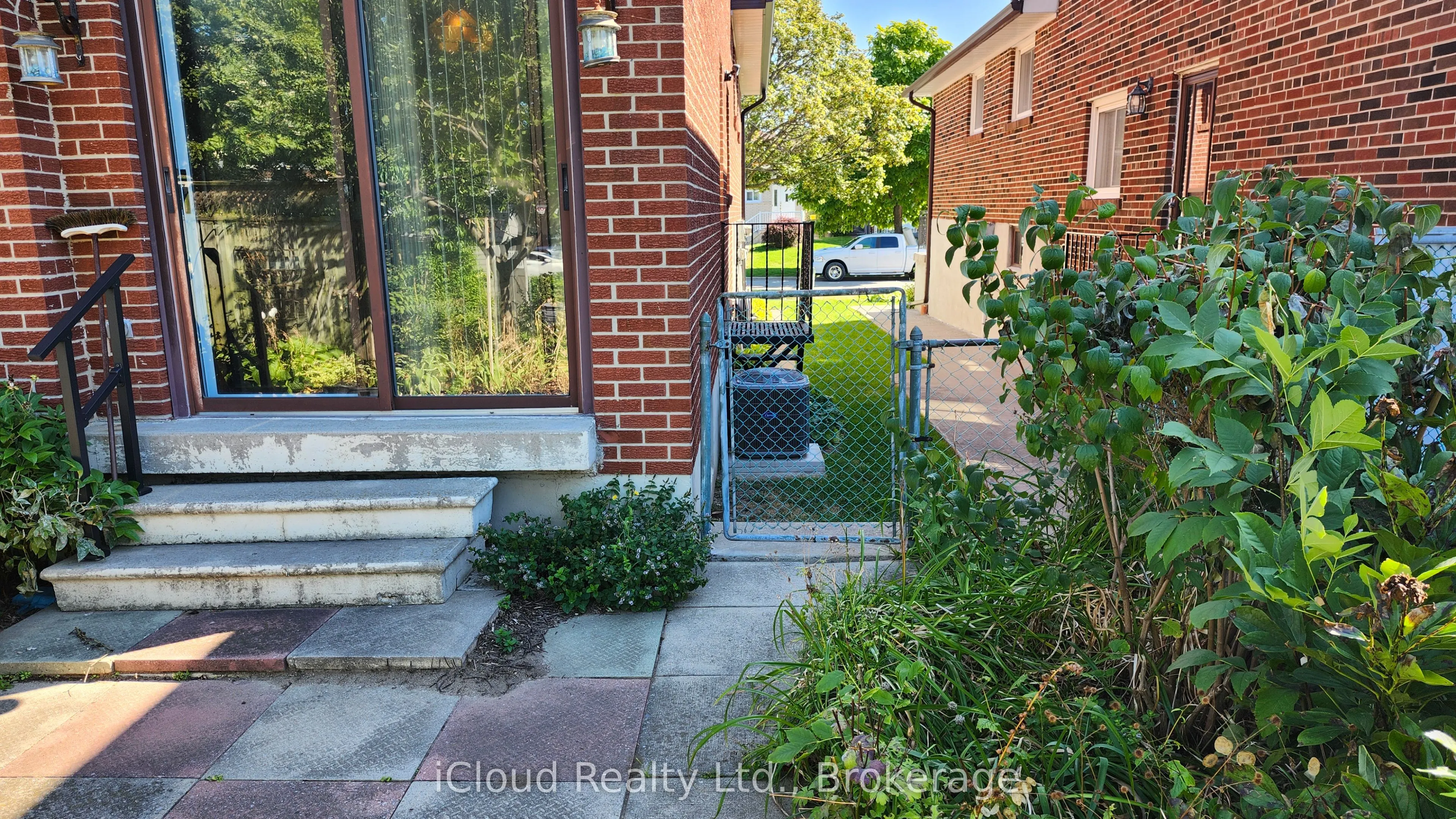 214 Fairglen Avenue