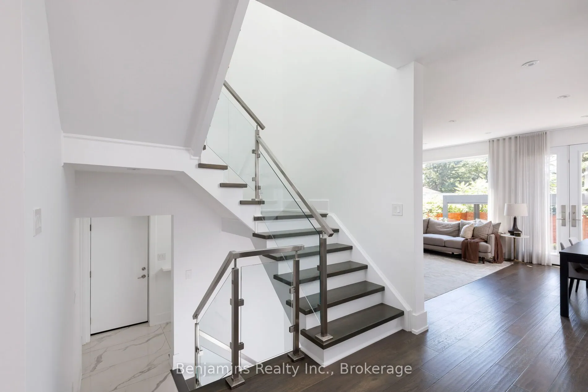 6 Ashall Boulevard