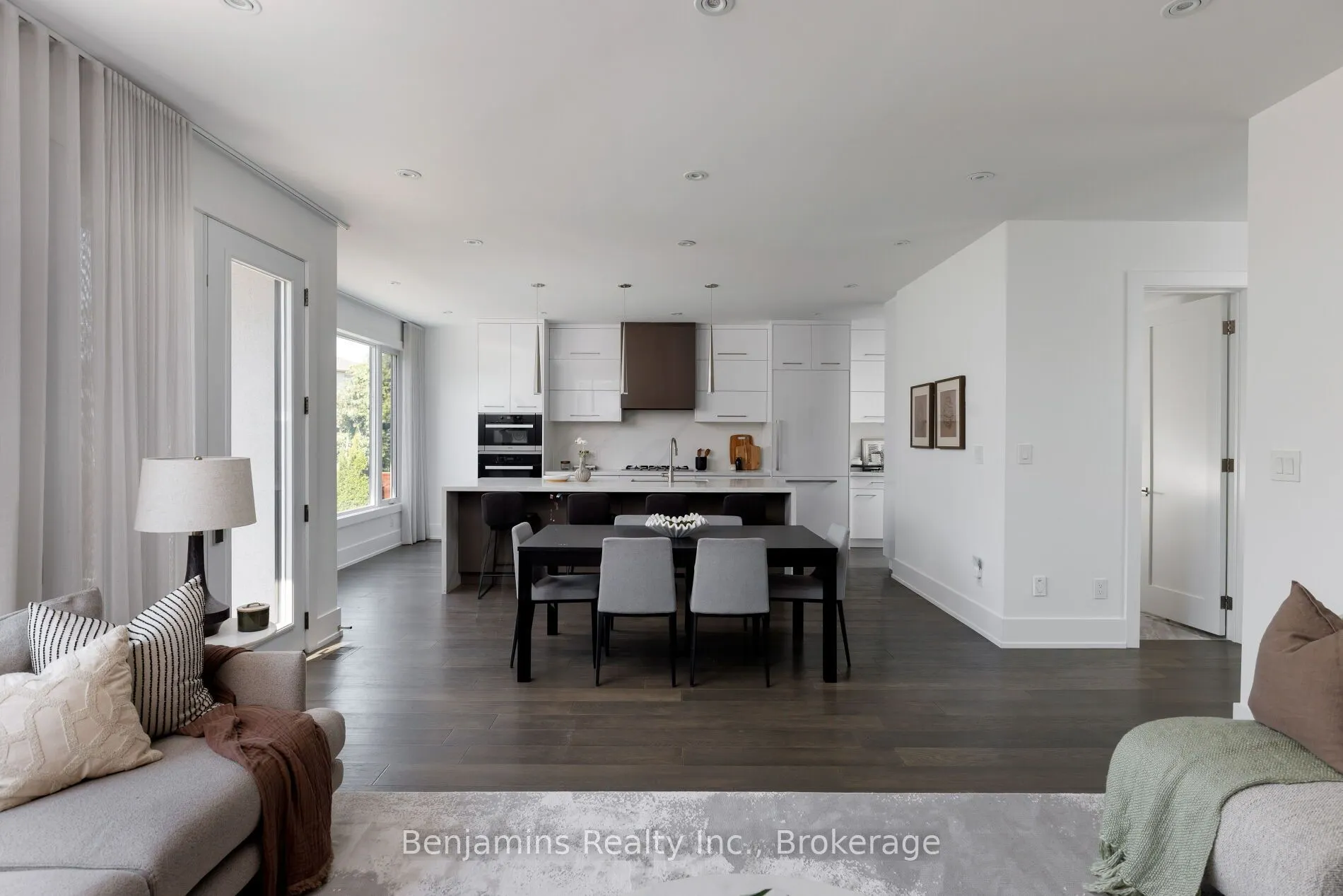 6 Ashall Boulevard