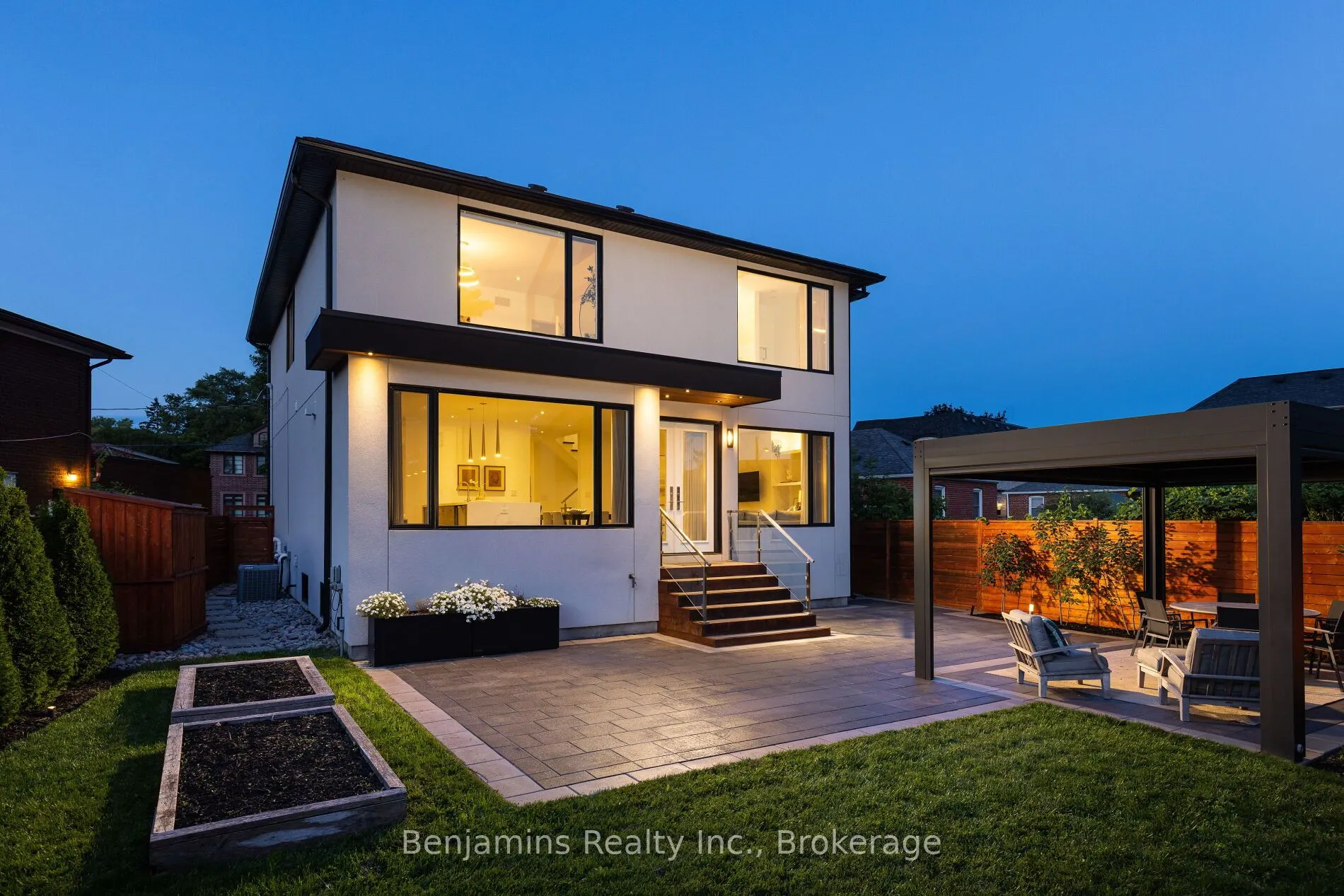 6 Ashall Boulevard