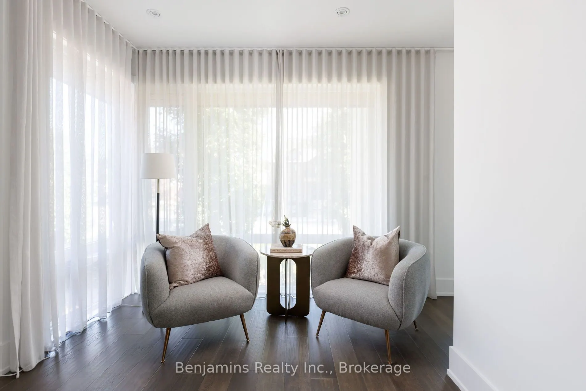 6 Ashall Boulevard