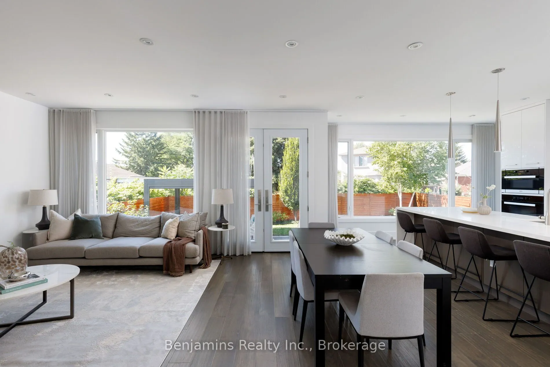 6 Ashall Boulevard