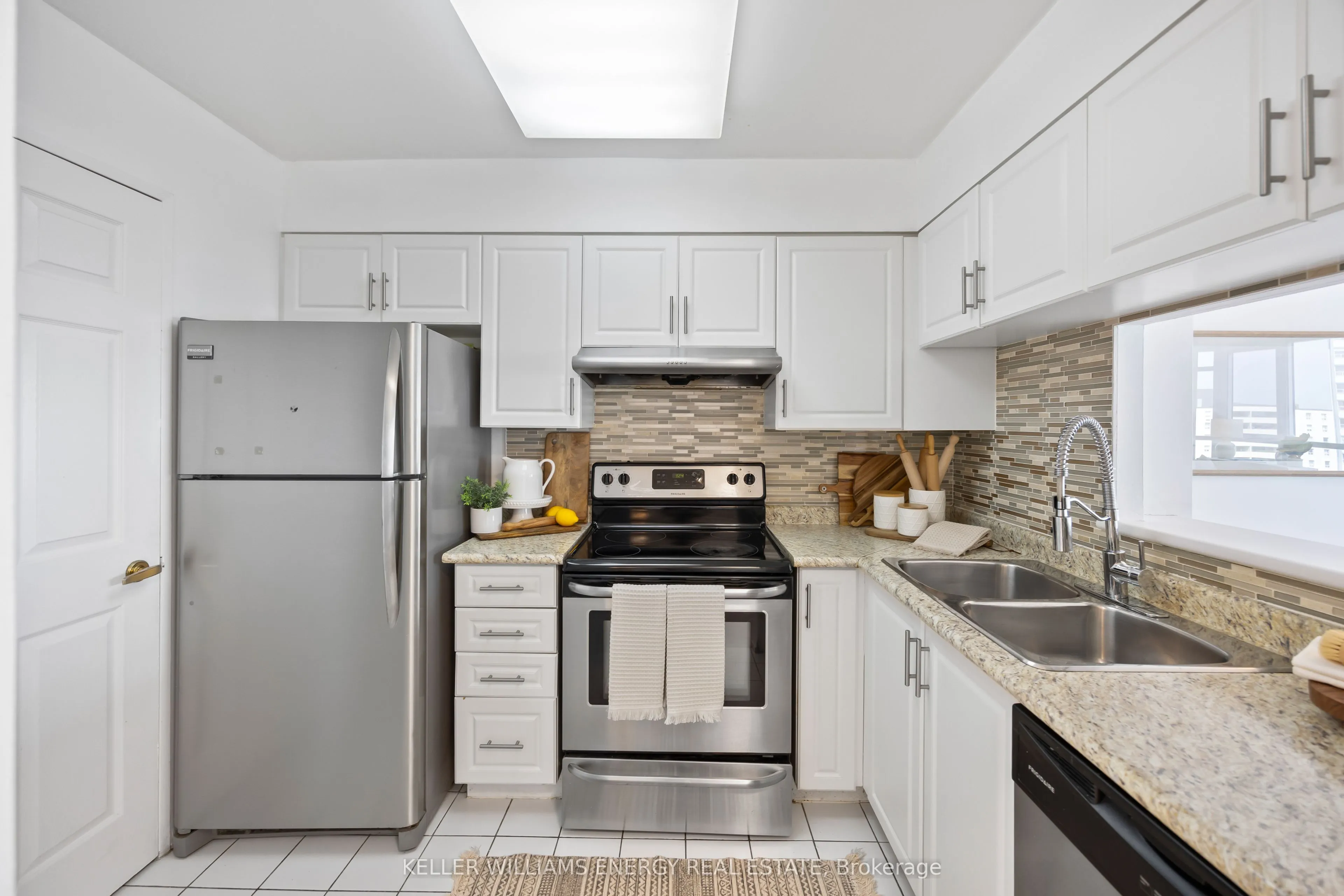 3231 Eglinton Avenue E, #1107