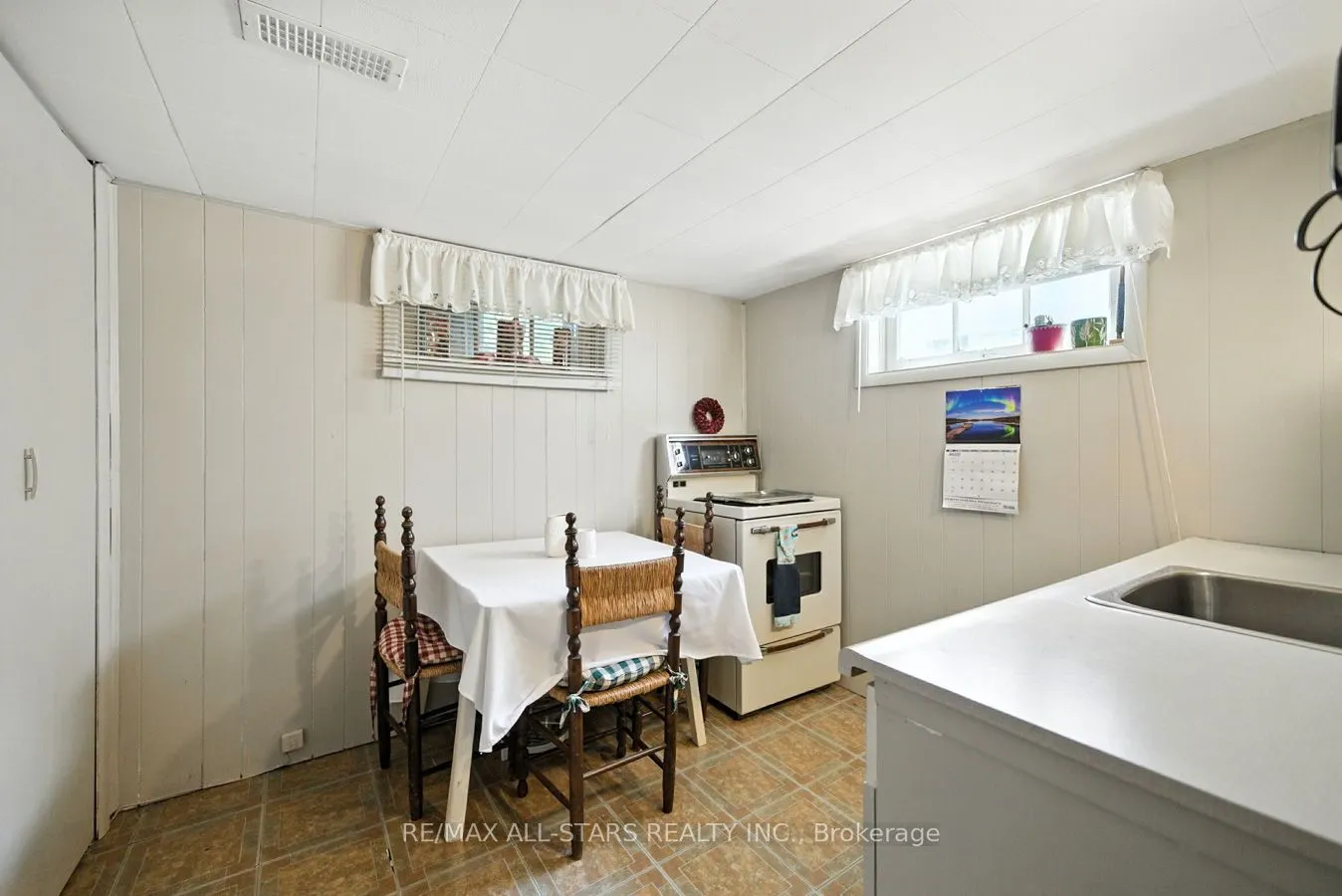 109 Sherwood Avenue