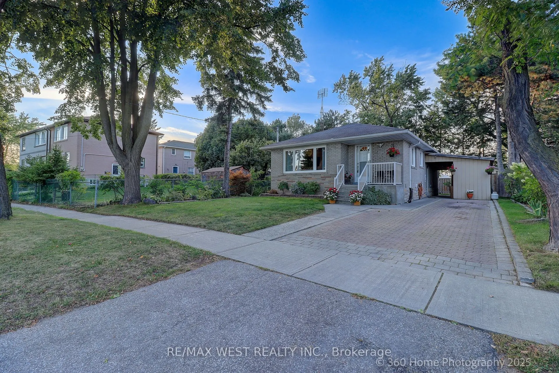 152 Benjamin Boulevard
