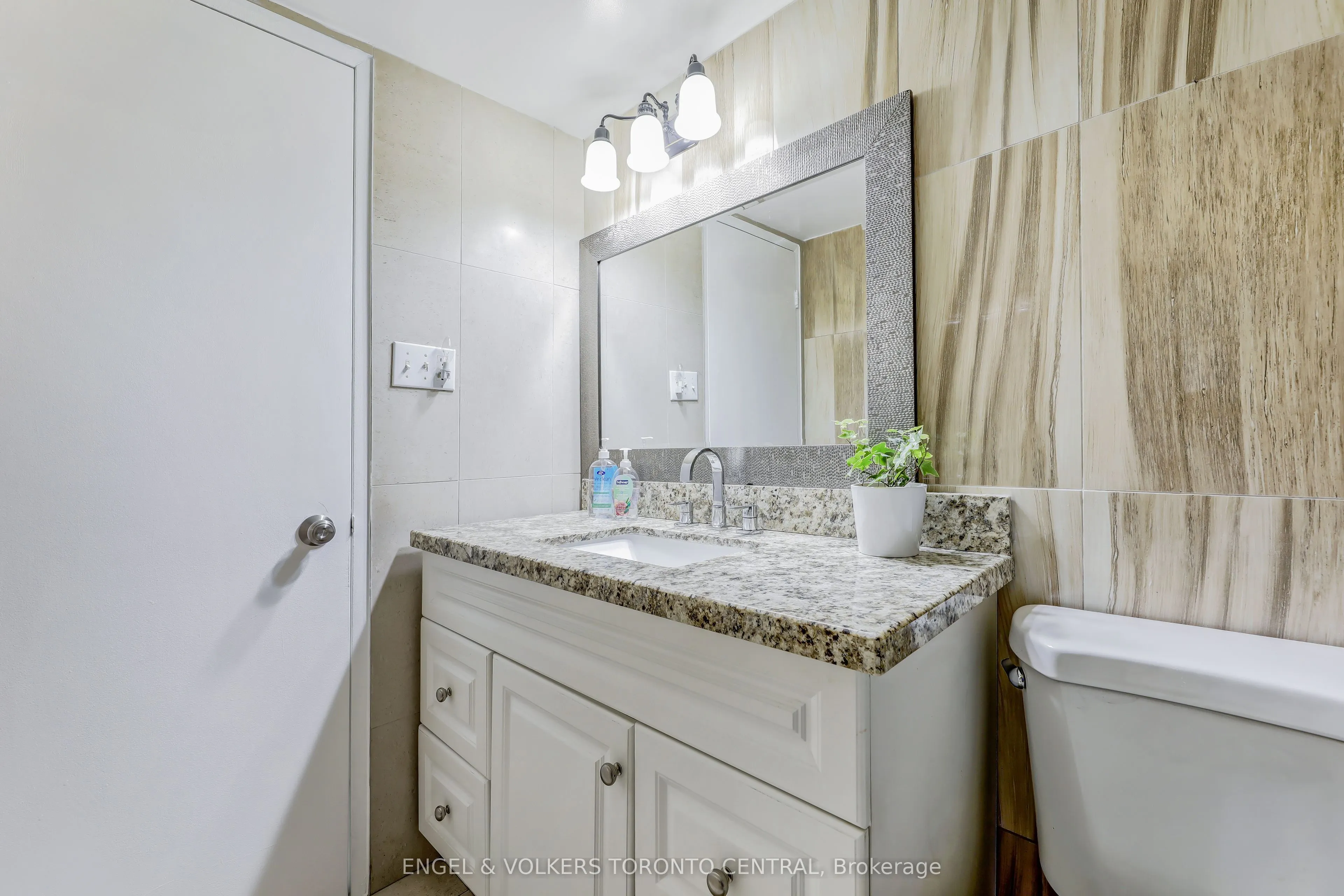 15 Sewells Road, #207