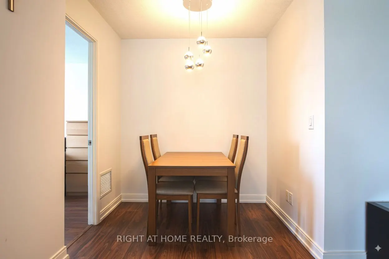 151 Village Green Square