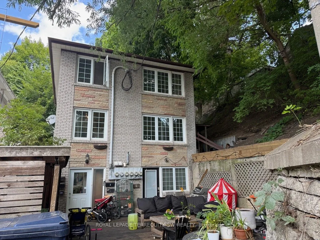 8 Casci Avenue