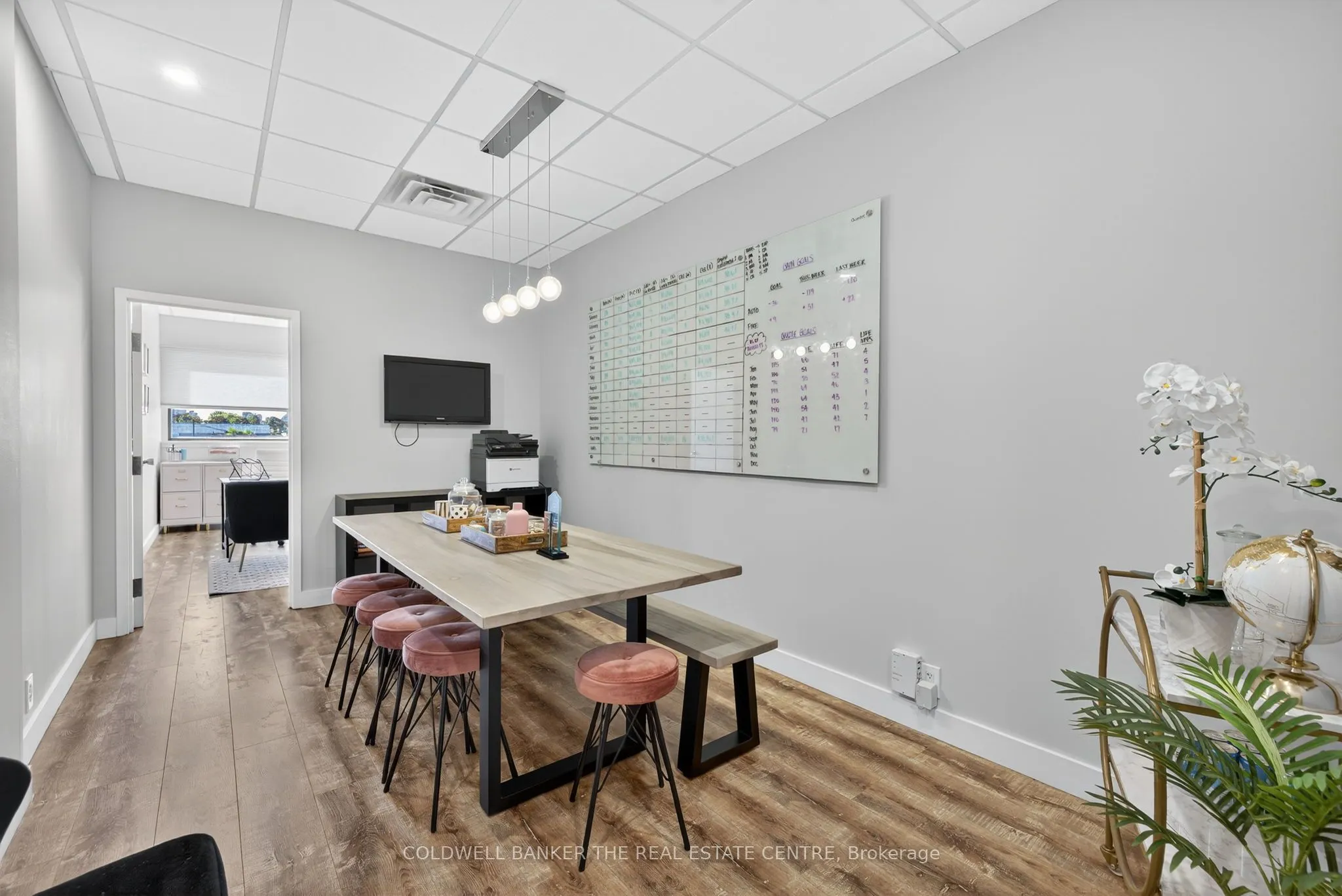 15 Harwood Avenue S, #202