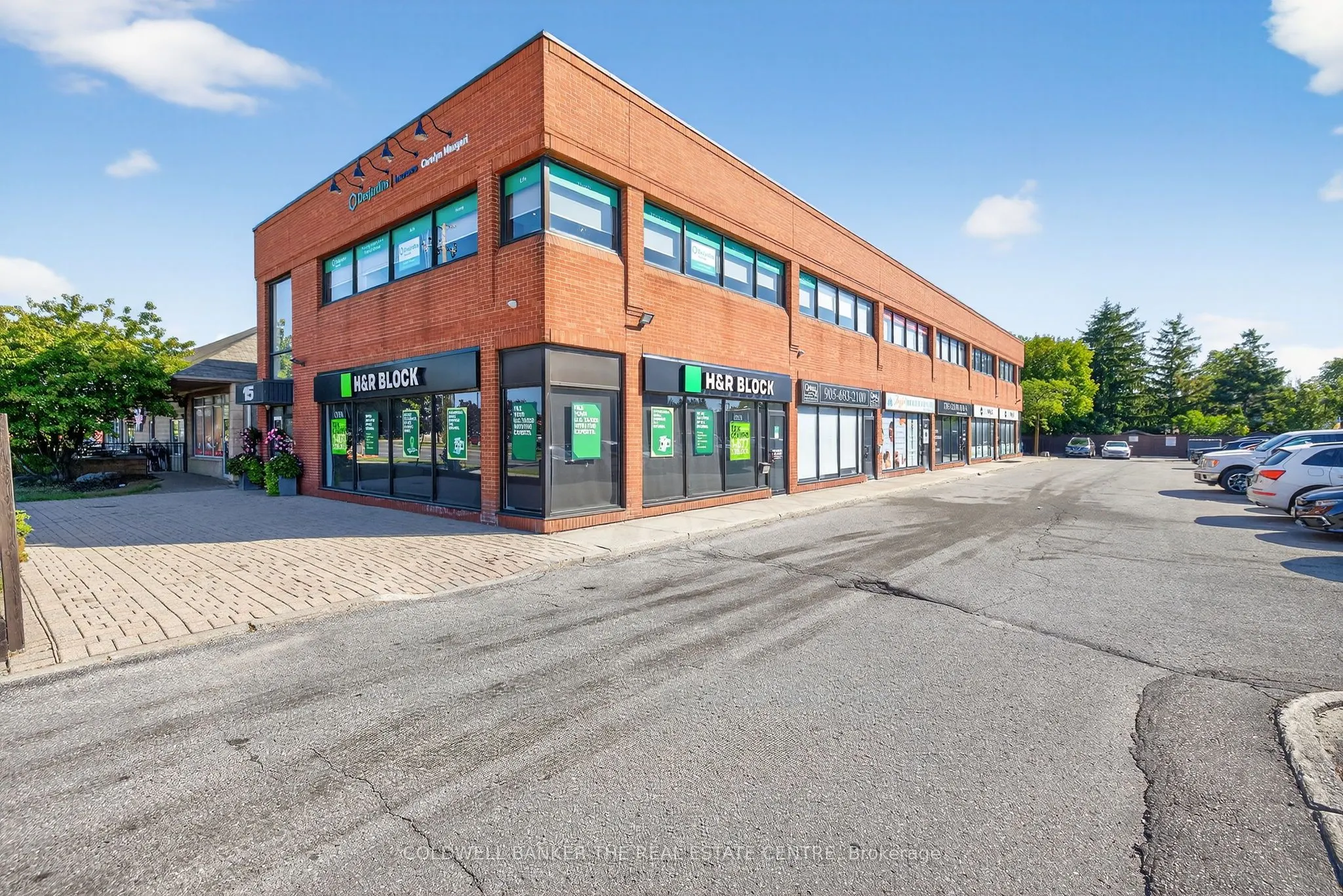 15 Harwood Avenue S, #202