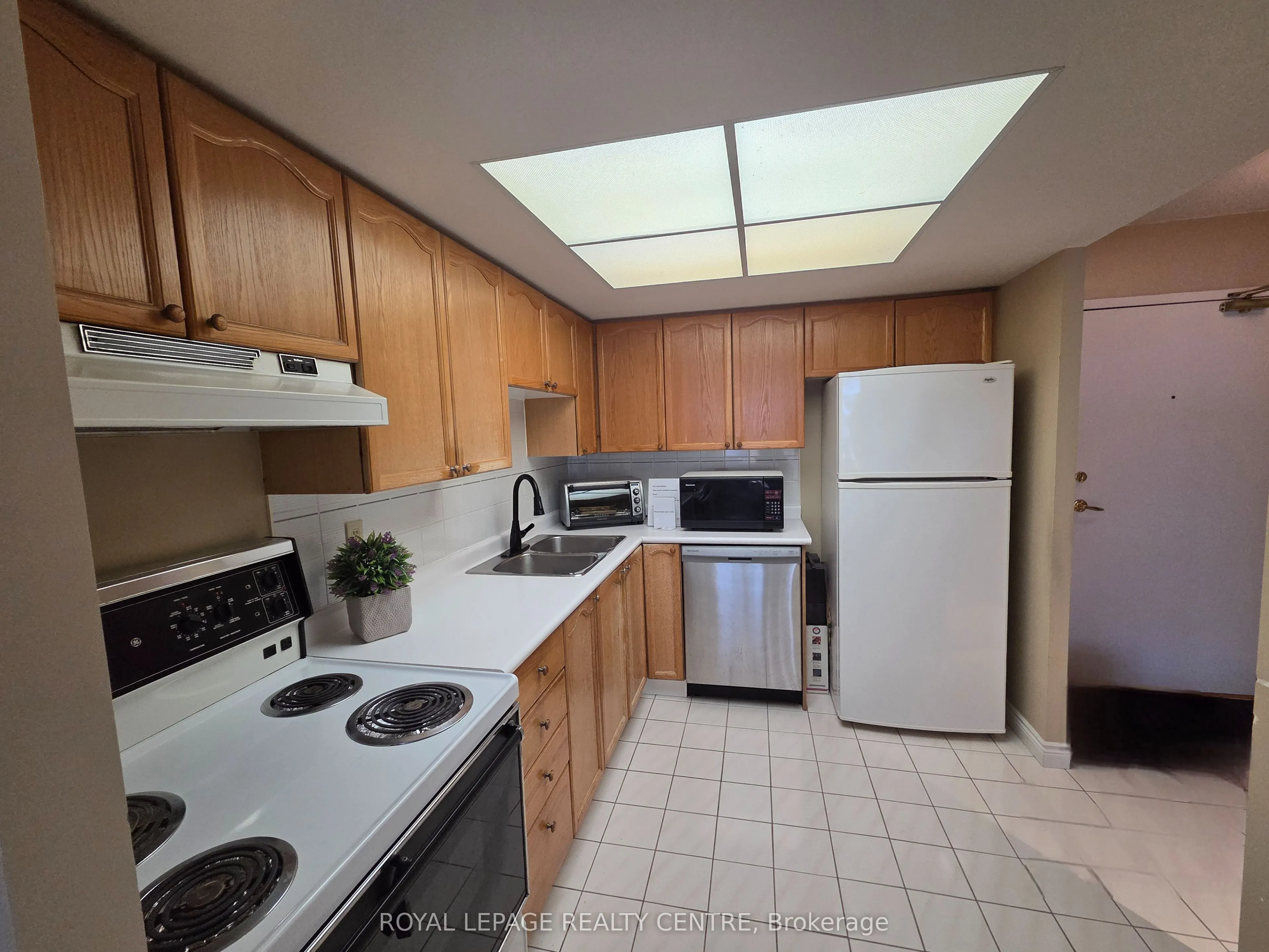 1091 Kingston Road, #628