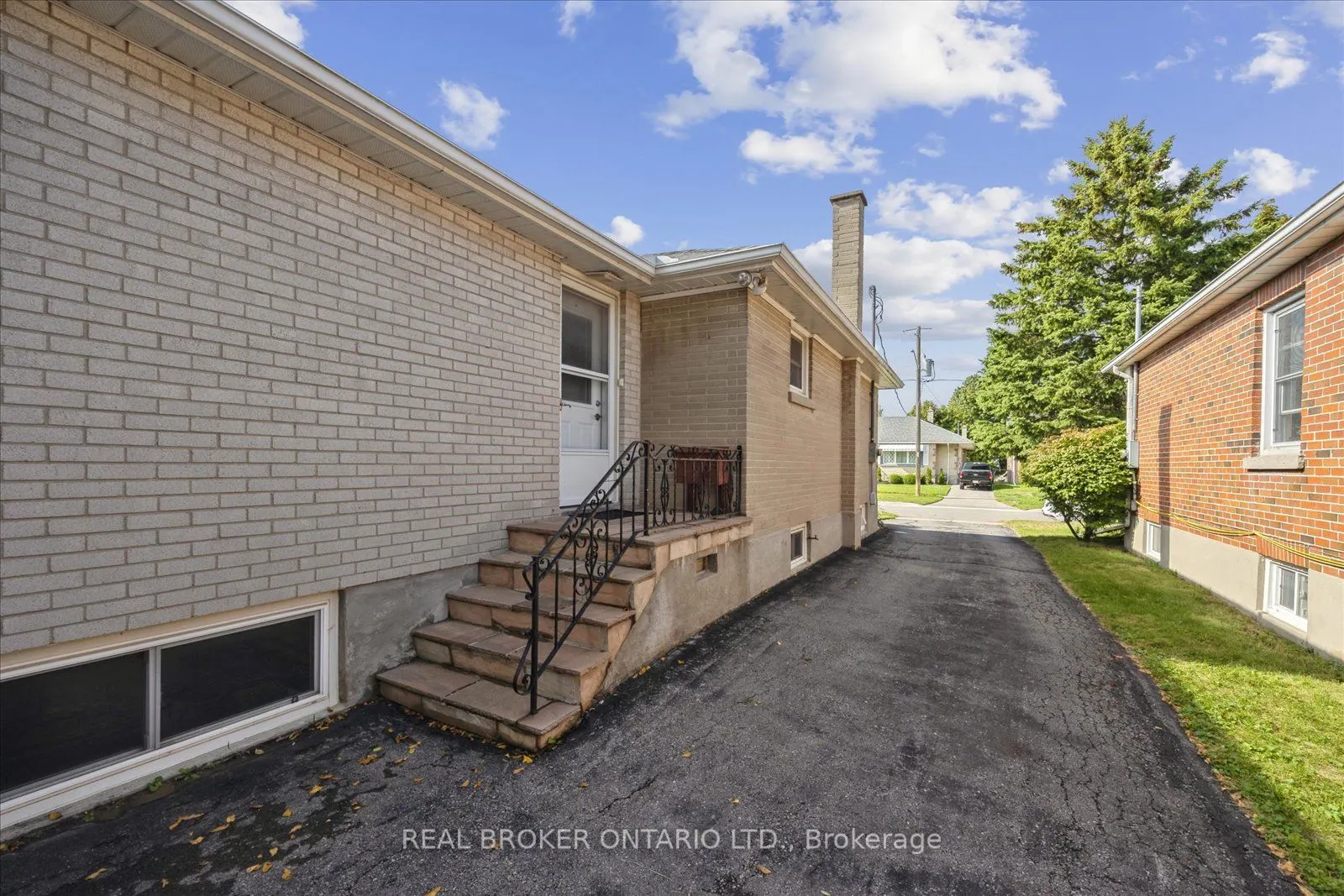 89 Pontiac Avenue