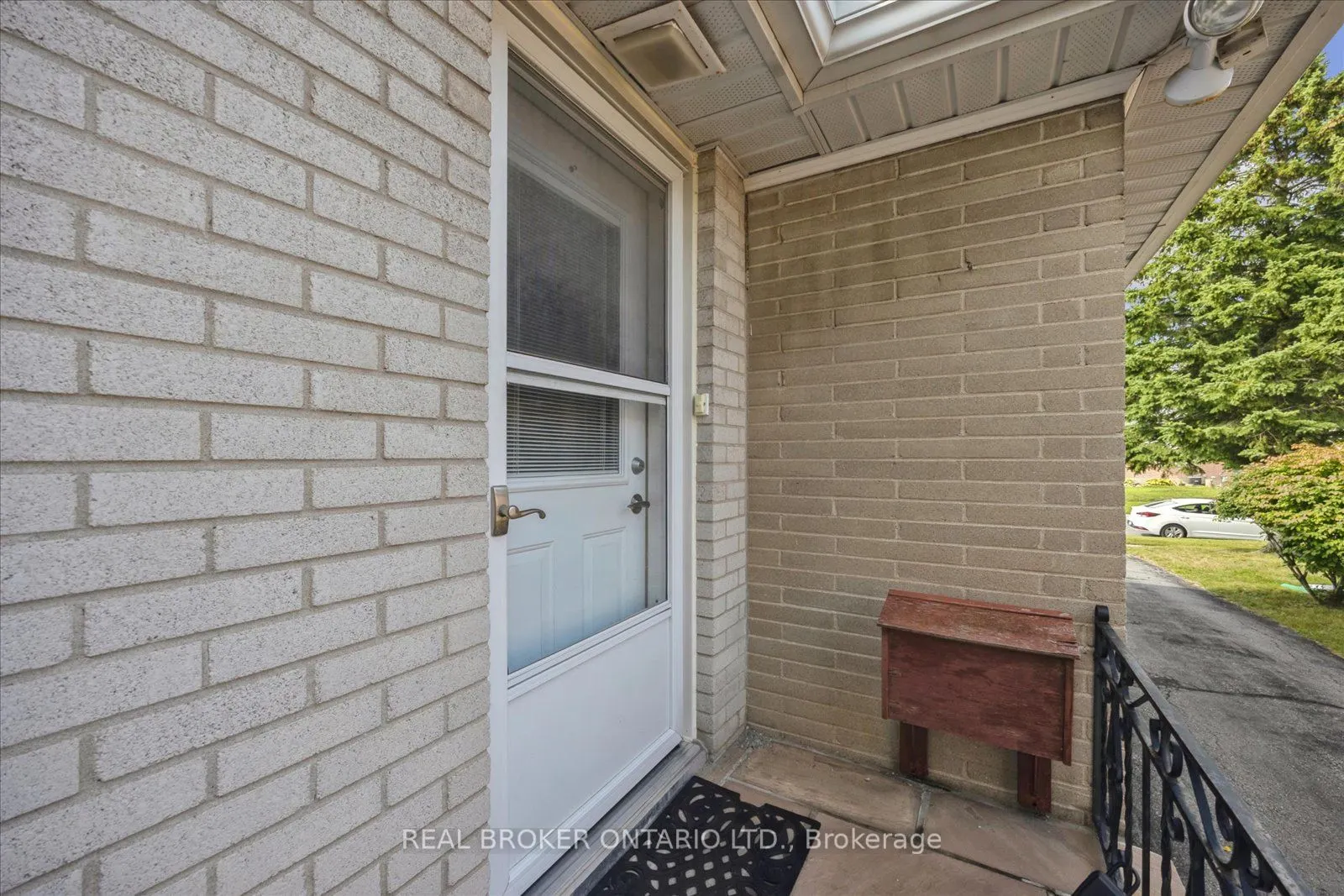 89 Pontiac Avenue
