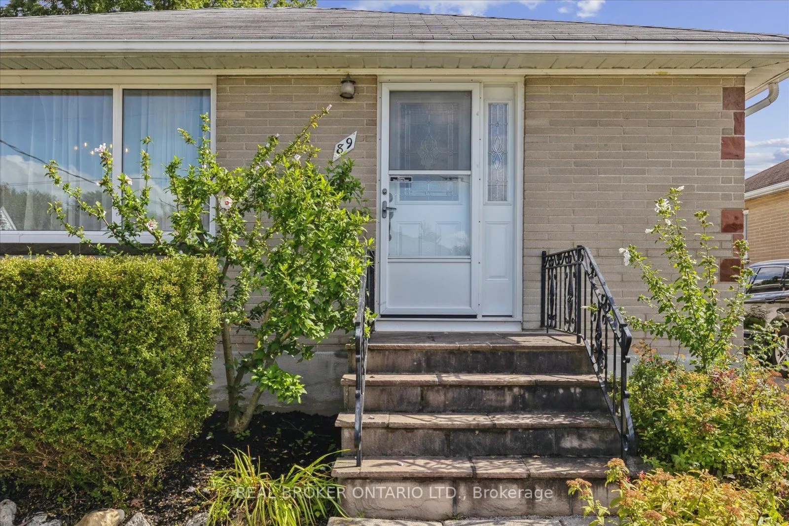89 Pontiac Avenue