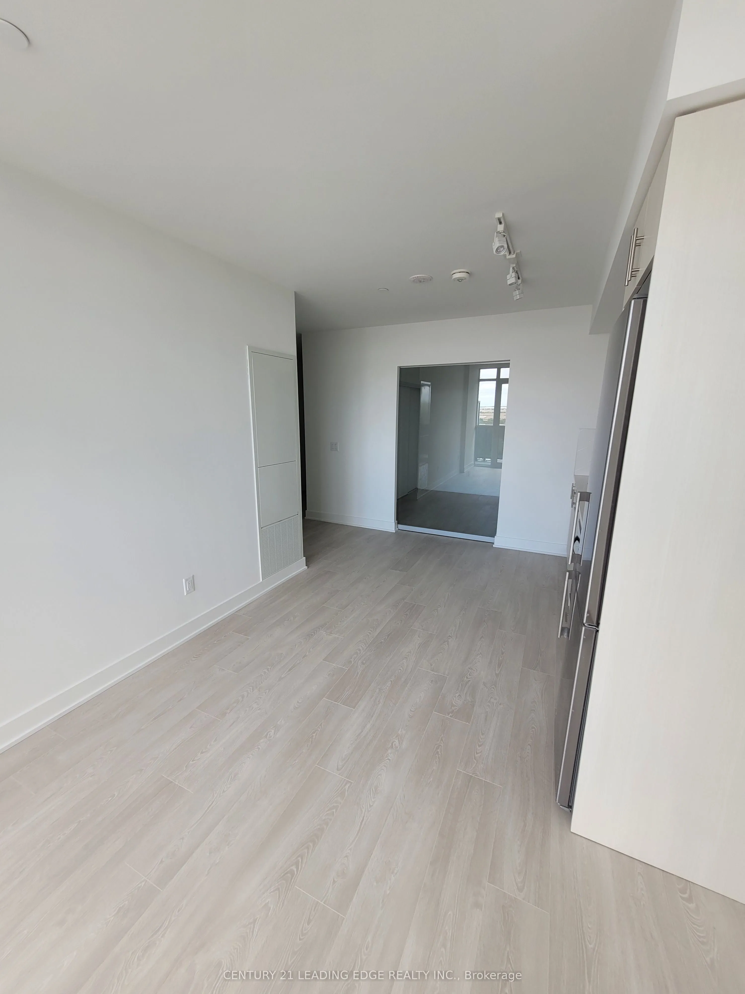 2545 Simcoe Street N, #1902