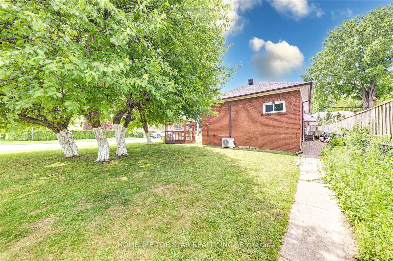 40 Lombardy Crescent