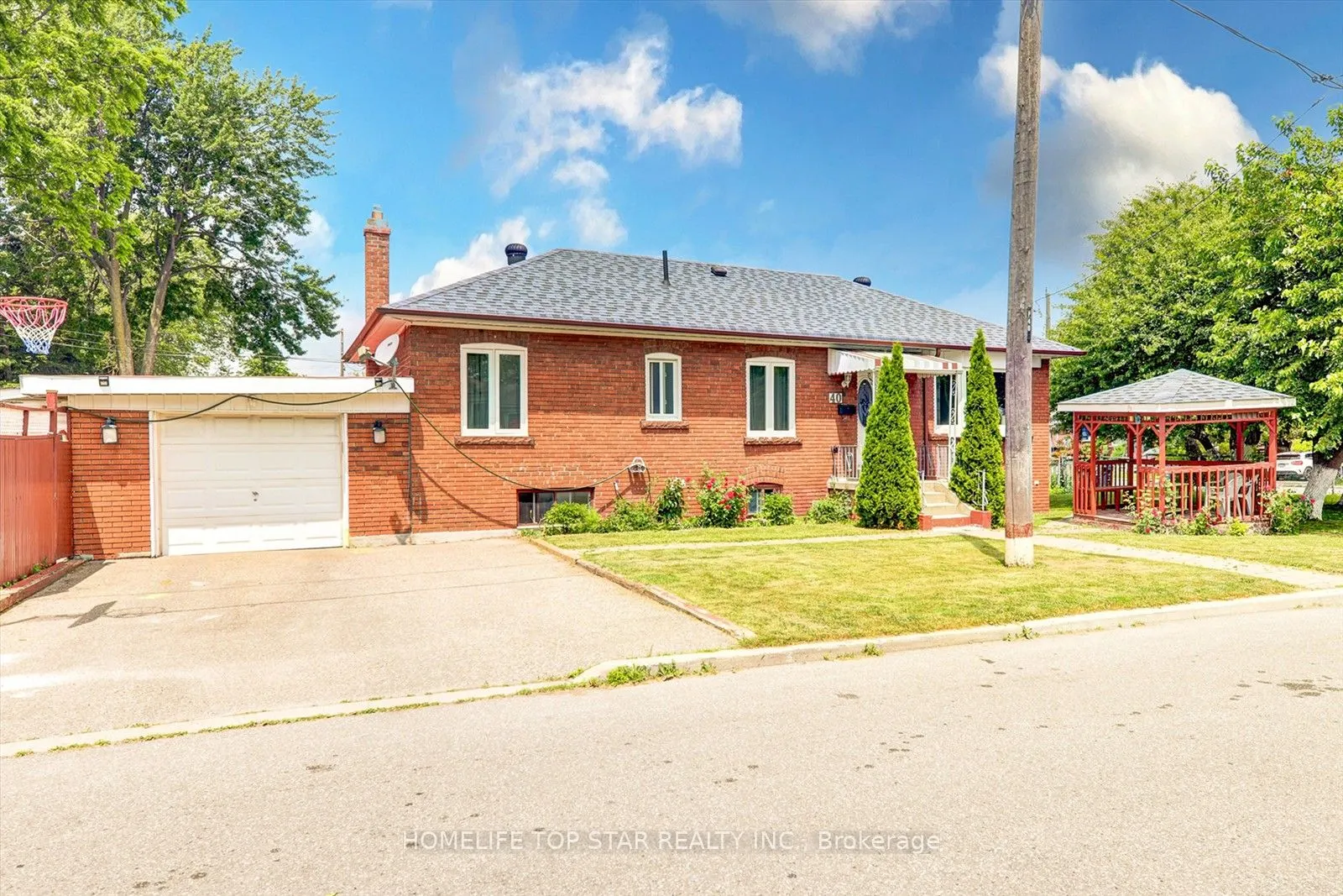 40 Lombardy Crescent