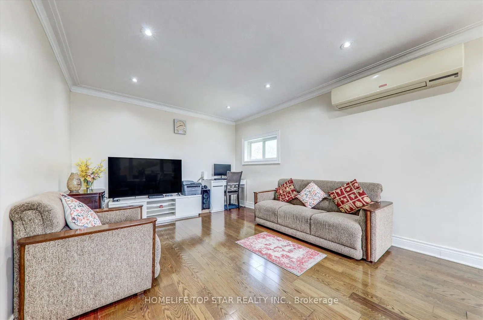 40 Lombardy Crescent