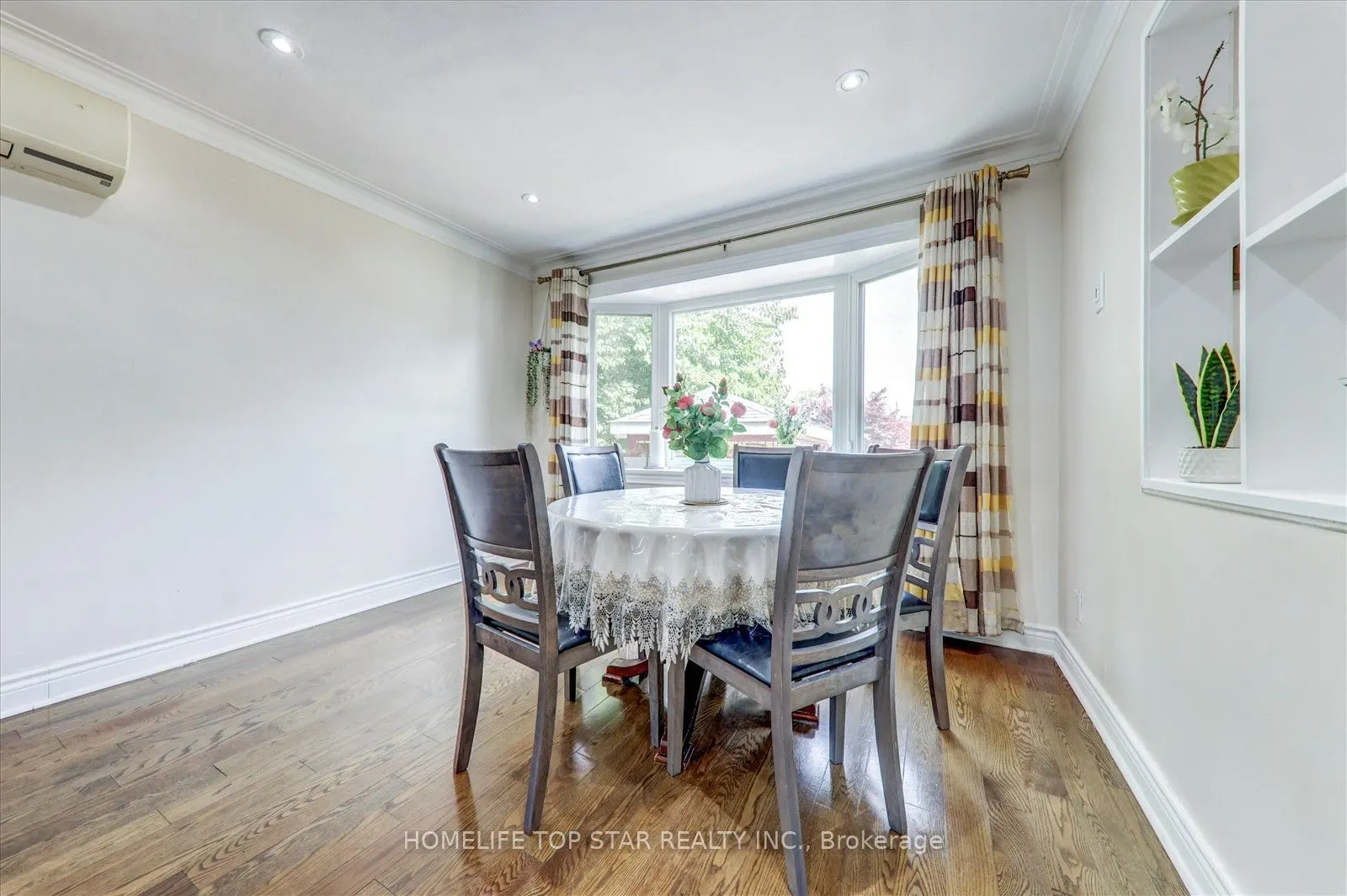 40 Lombardy Crescent