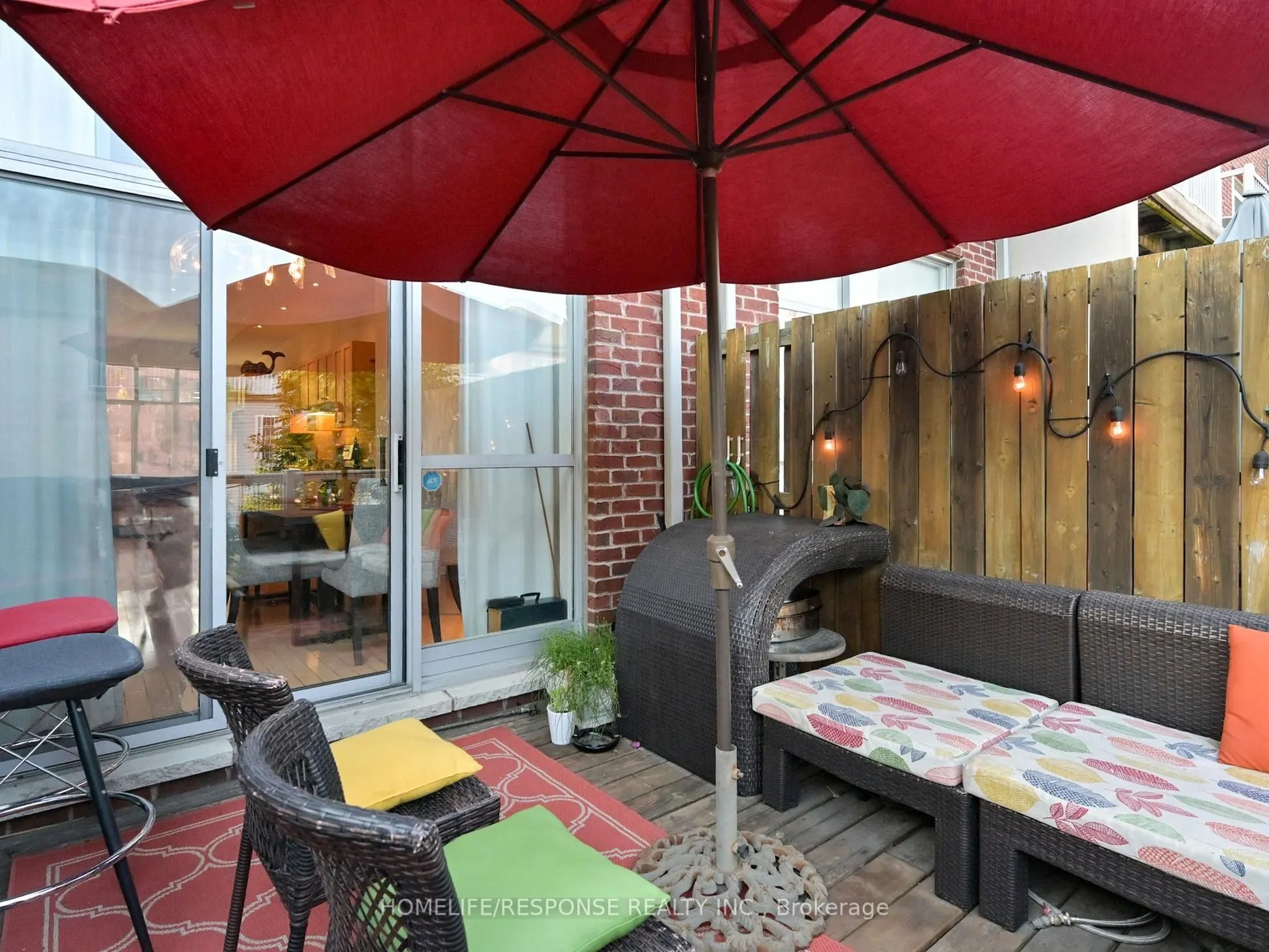 1095 DUNDAS Street E