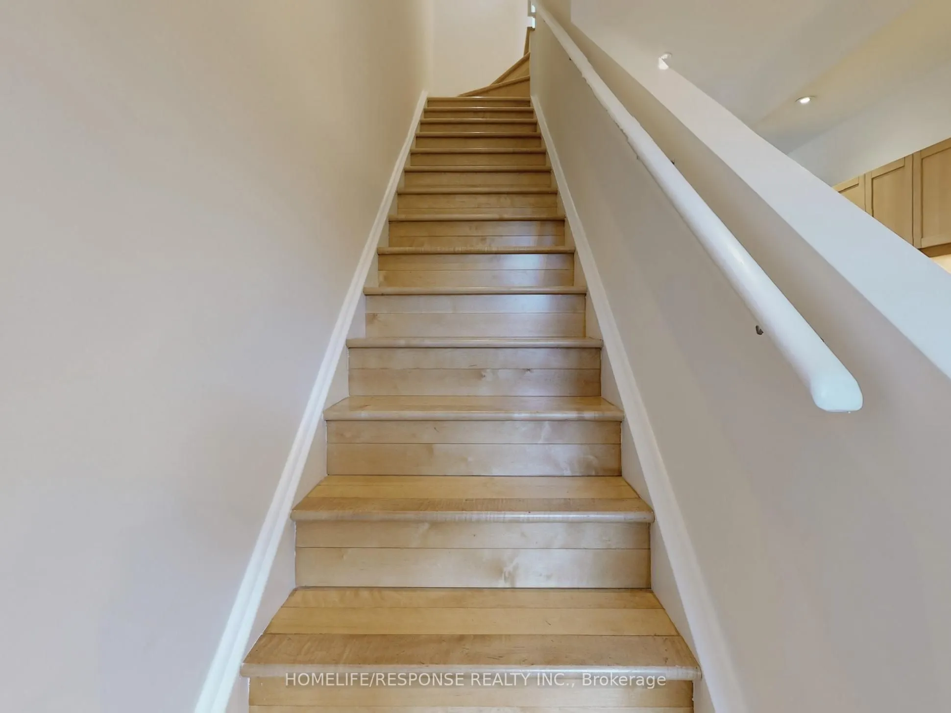 1095 DUNDAS Street E