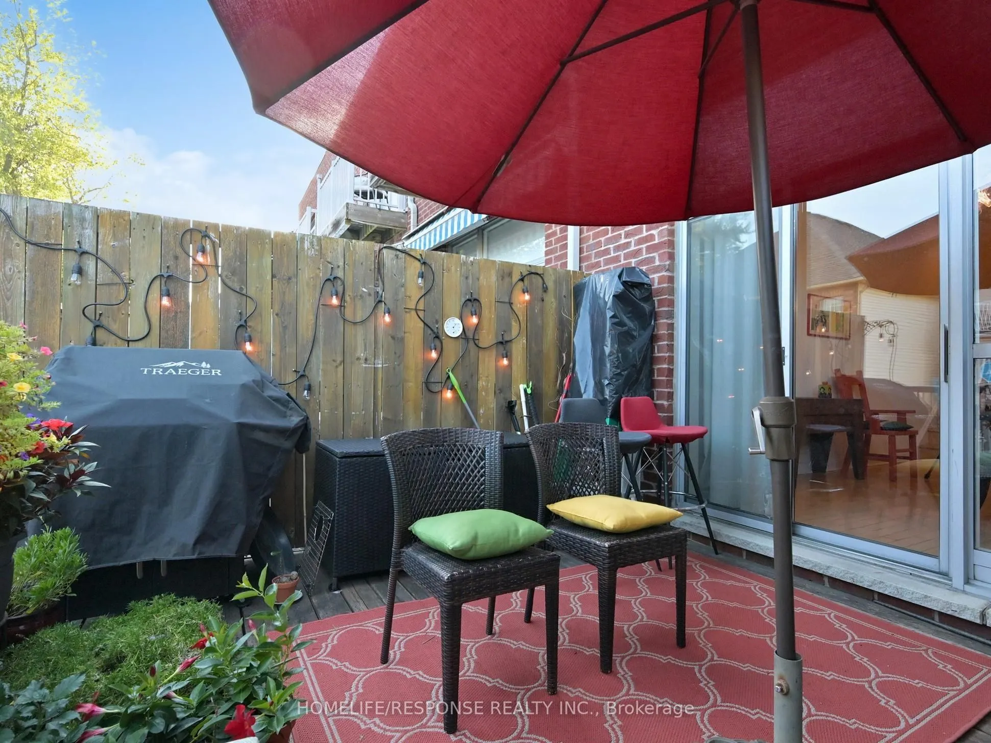 1095 DUNDAS Street E