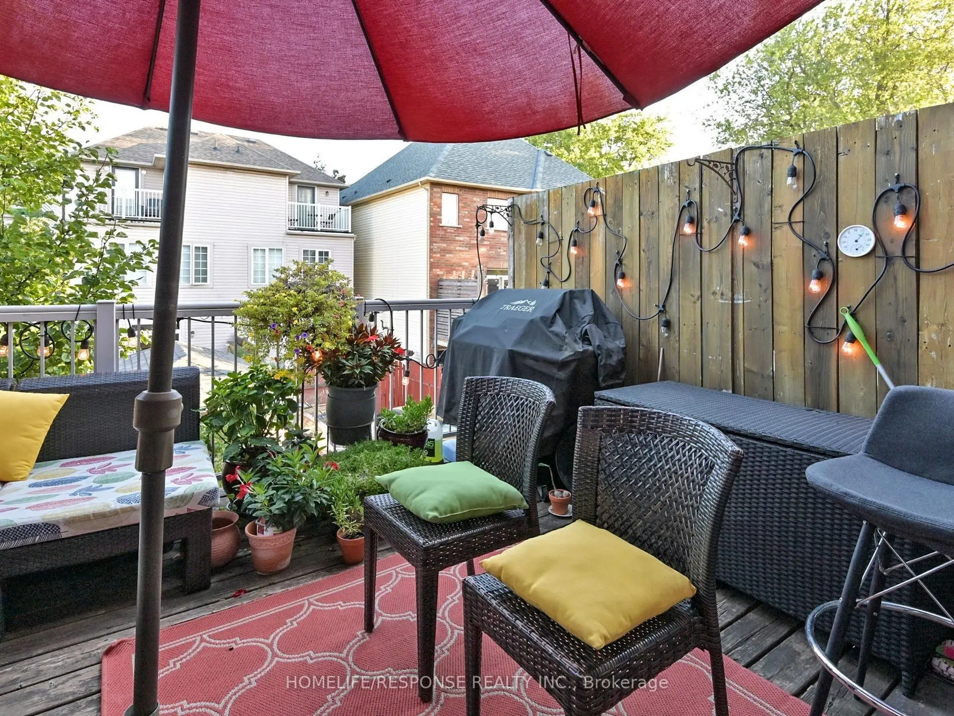 1095 DUNDAS Street E