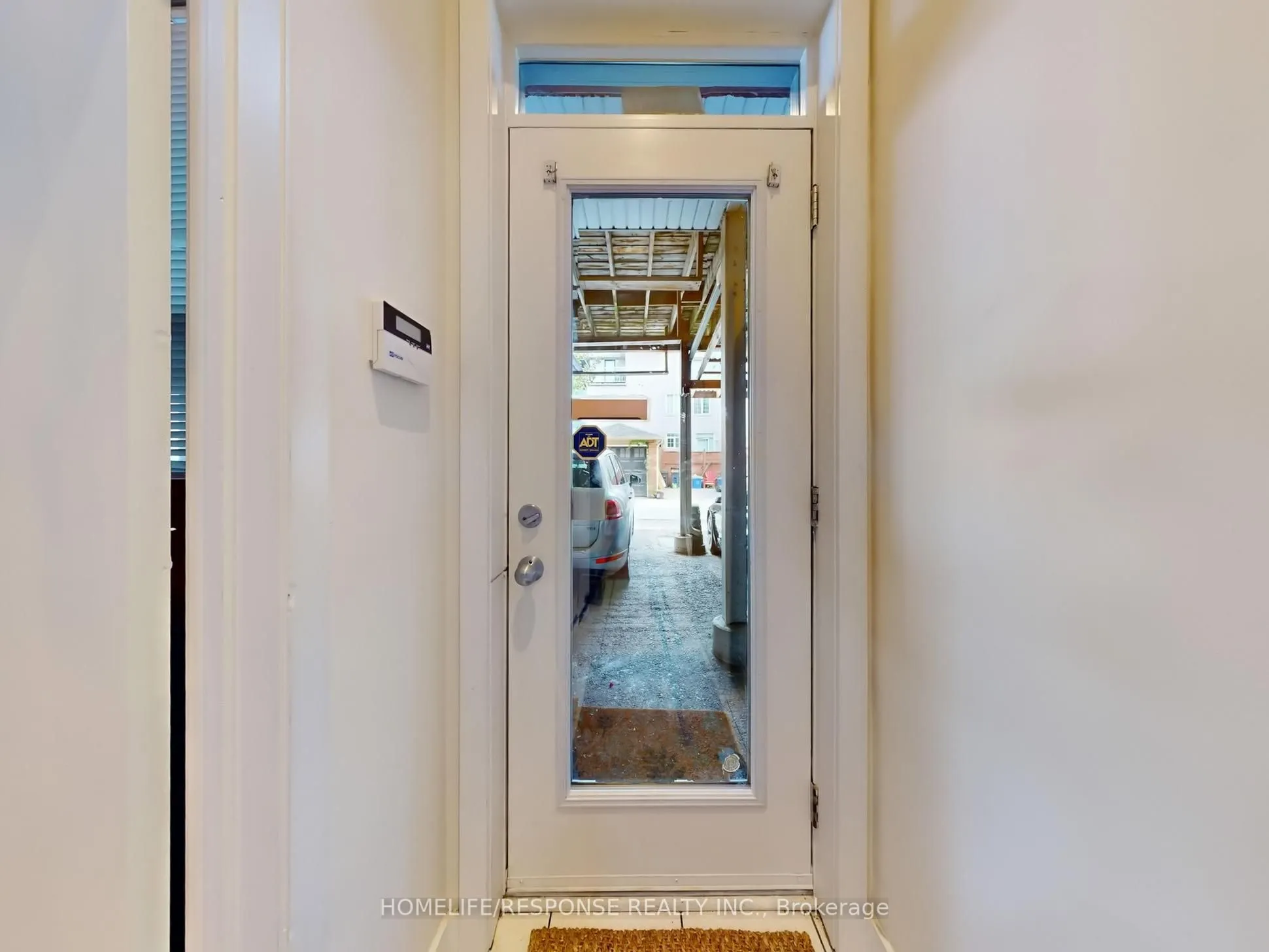 1095 DUNDAS Street E