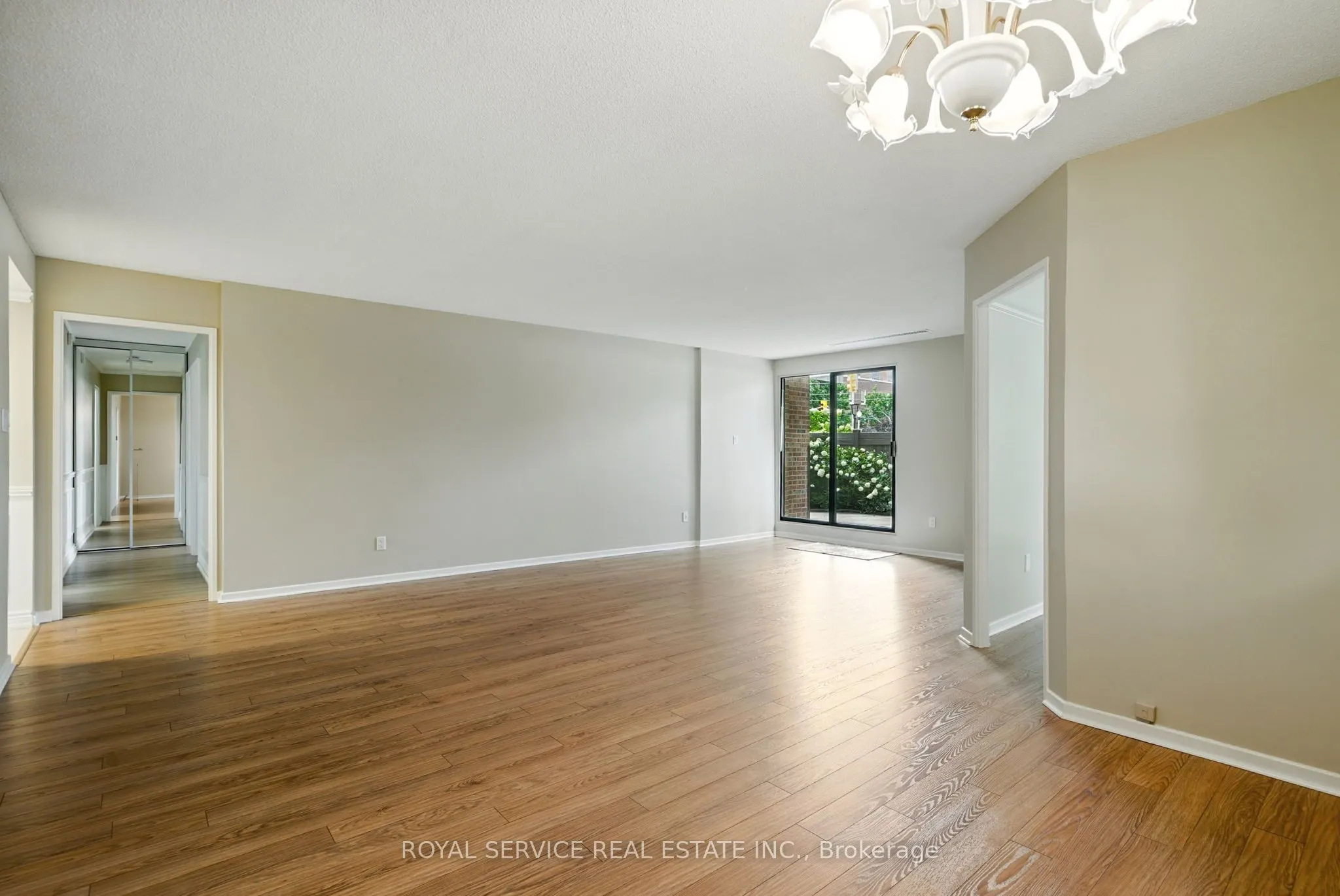 337 Simcoe Street N, #101
