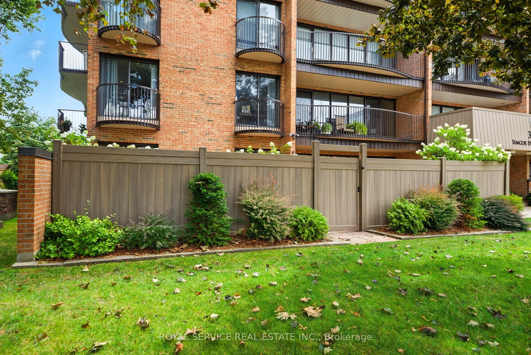 337 Simcoe Street N, #101